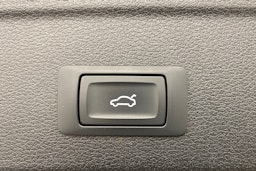 valkoinen Audi A4 2021 kuva 25.