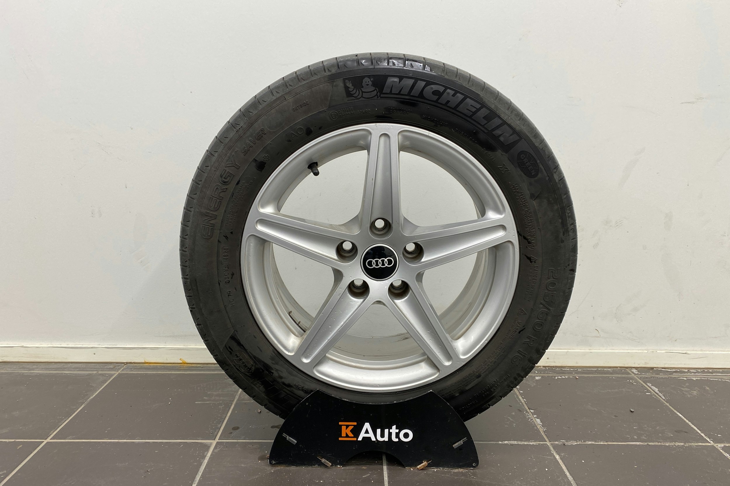 valkoinen Audi A4 2021 kuva 26.