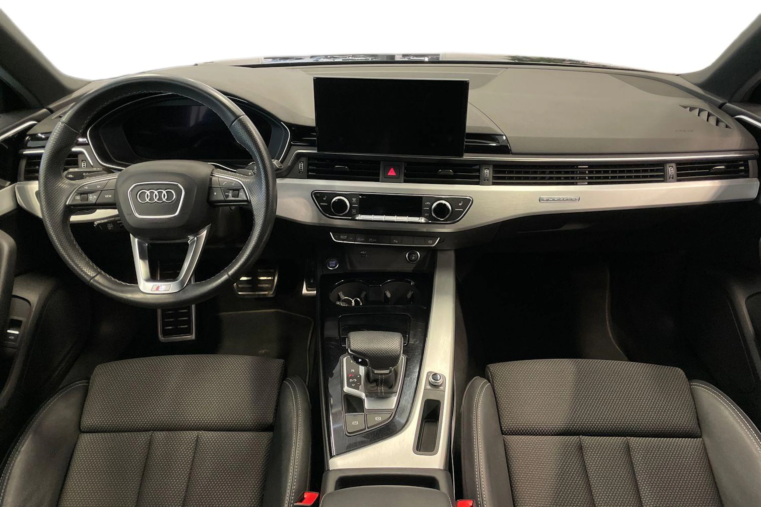 Musta Audi A4 2021 kuva 7.