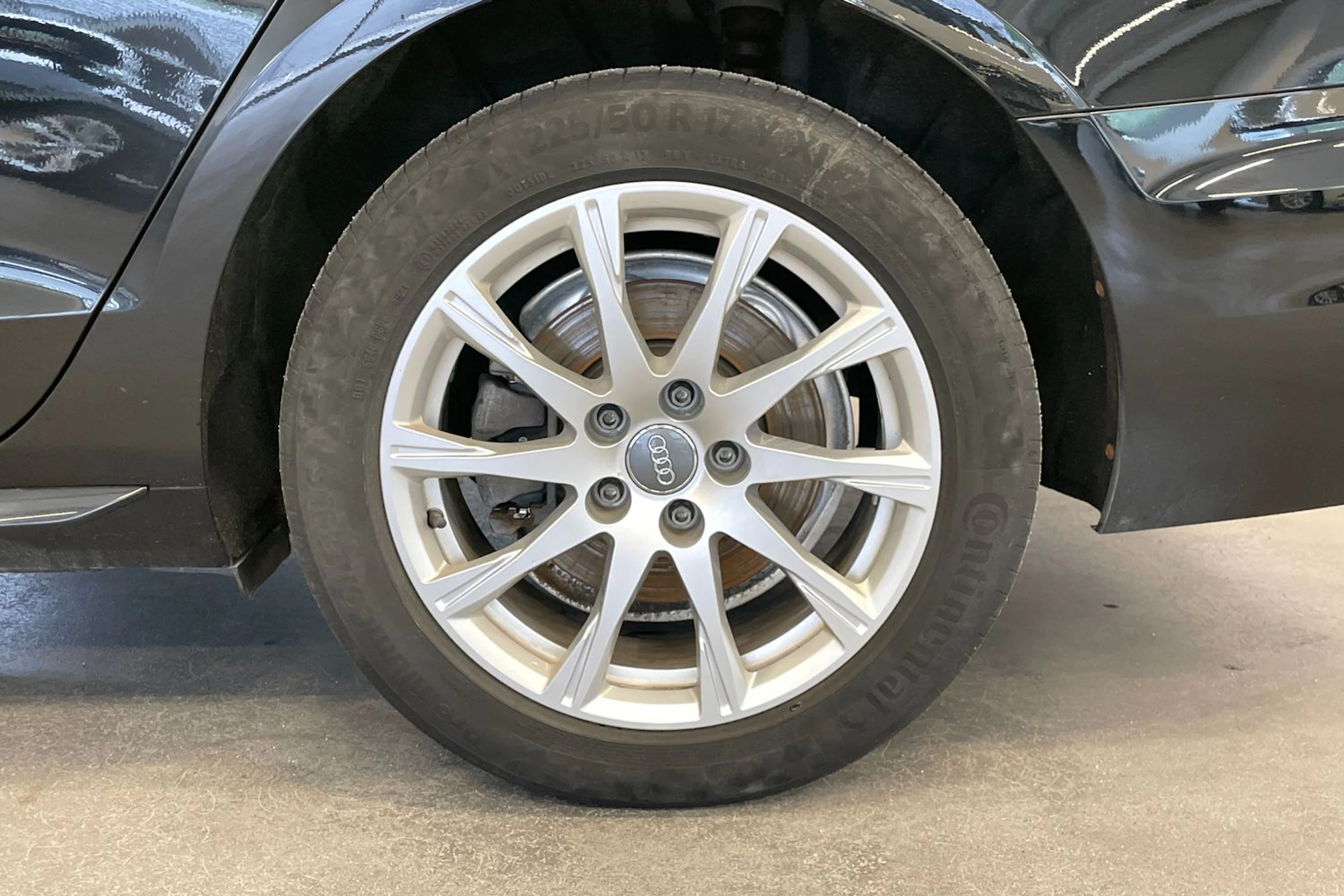 Musta Audi A4 2021 kuva 10.