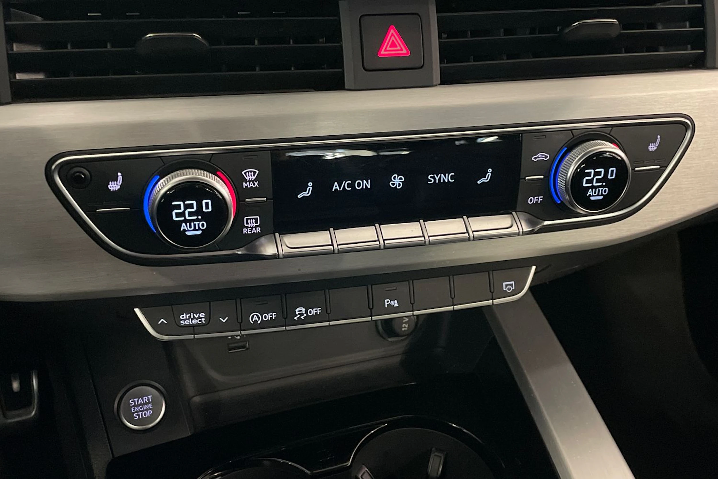 Musta Audi A4 2021 kuva 19.