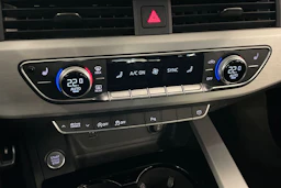 Musta Audi A4 2021 kuva 19.