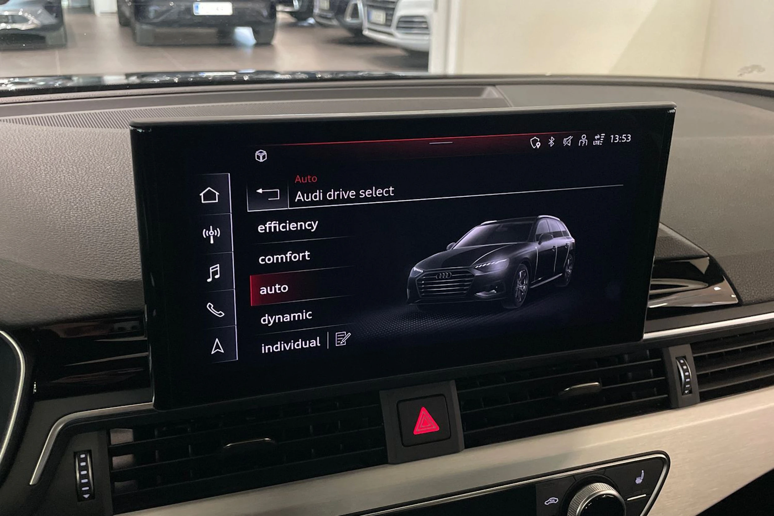 Musta Audi A4 2021 kuva 21.
