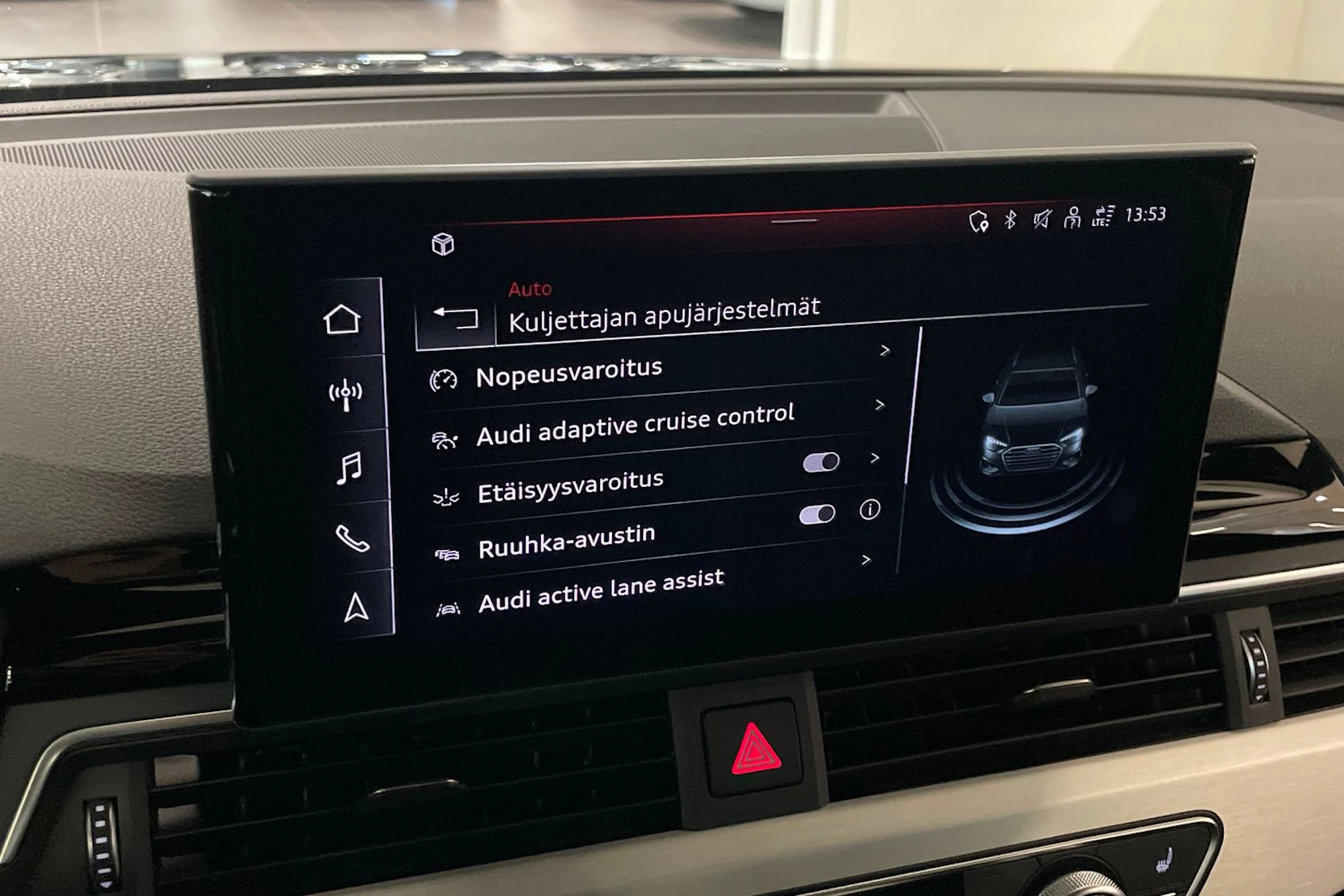 Musta Audi A4 2021 kuva 23.