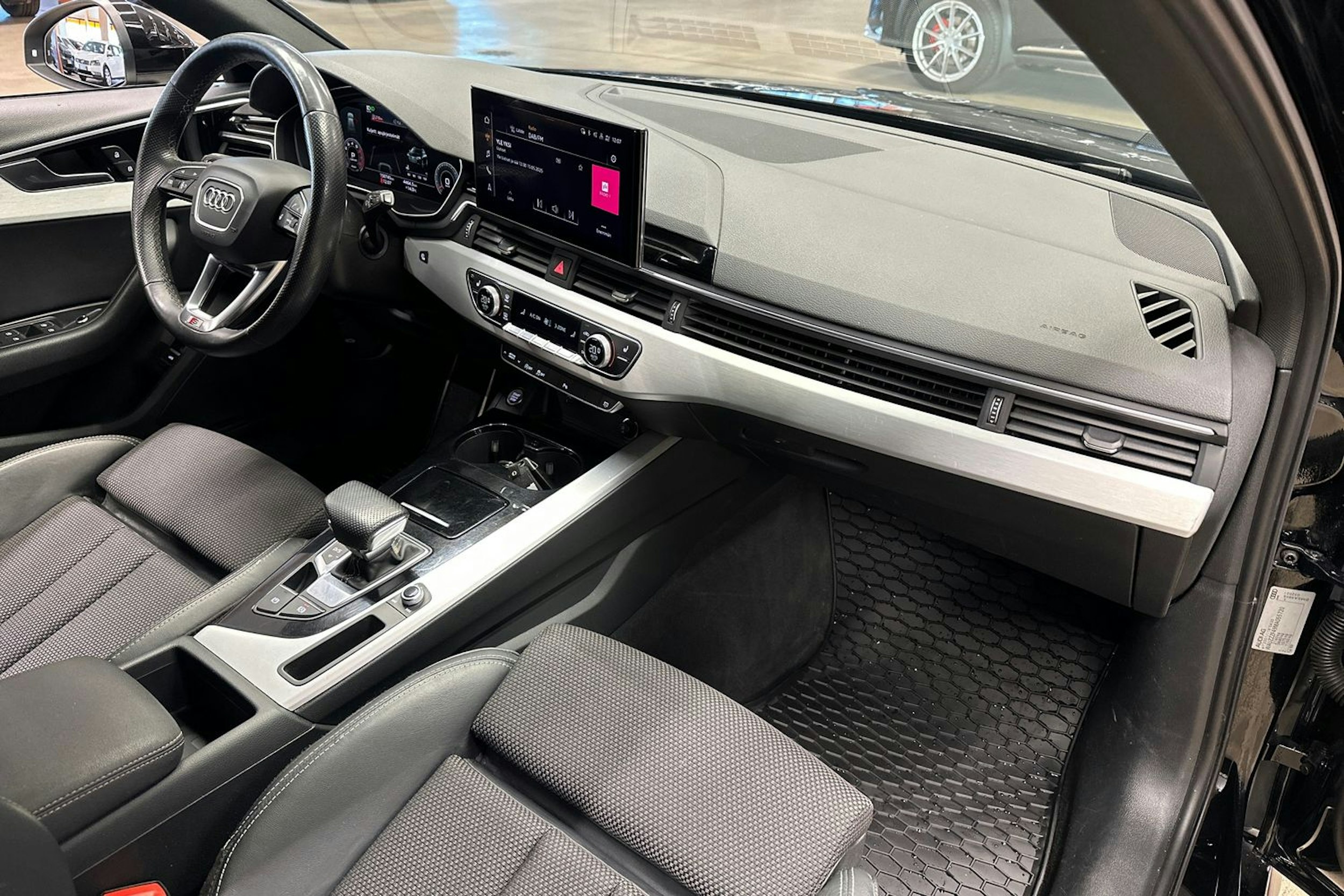musta Audi A4 2021 kuva 12.