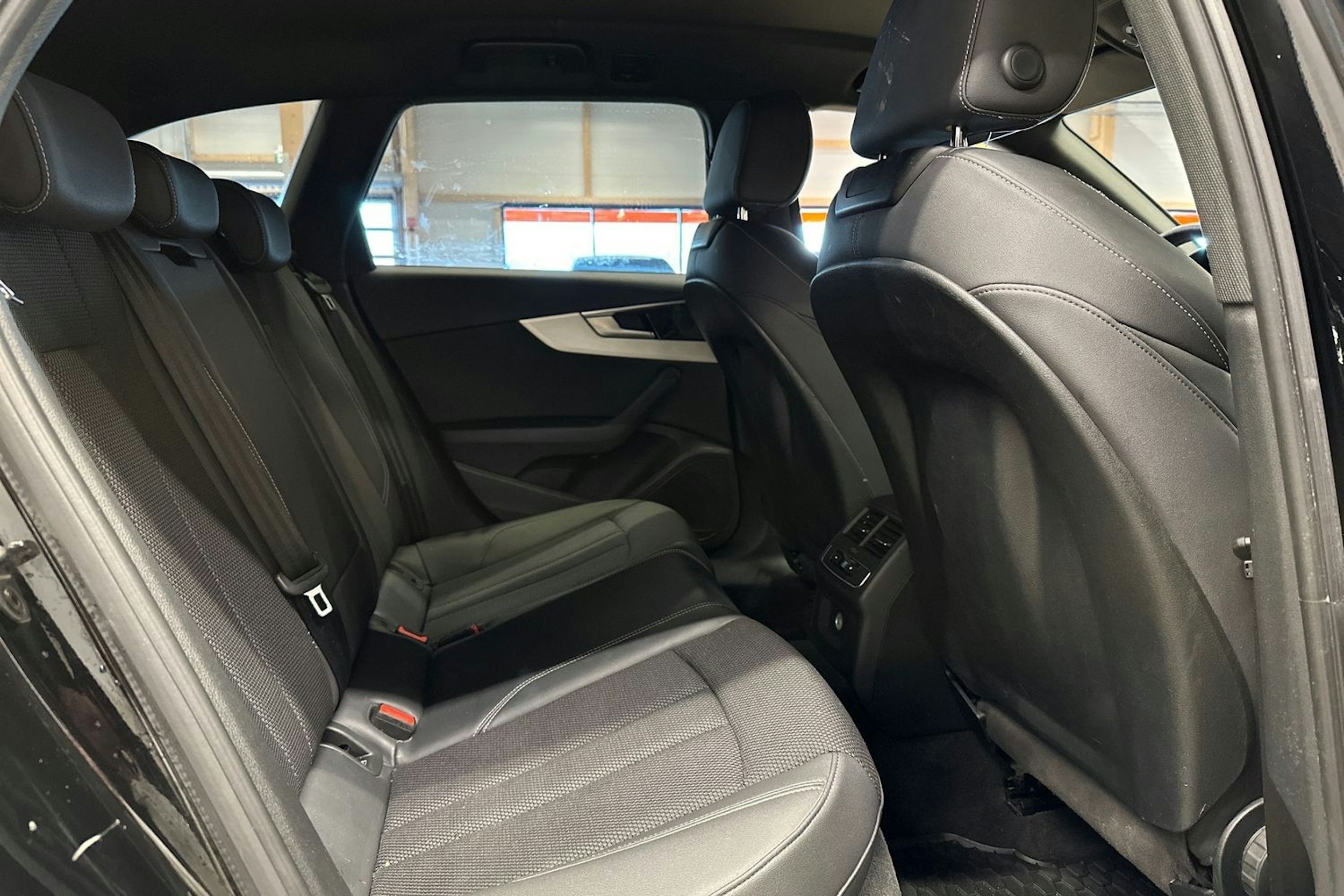 musta Audi A4 2021 kuva 14.