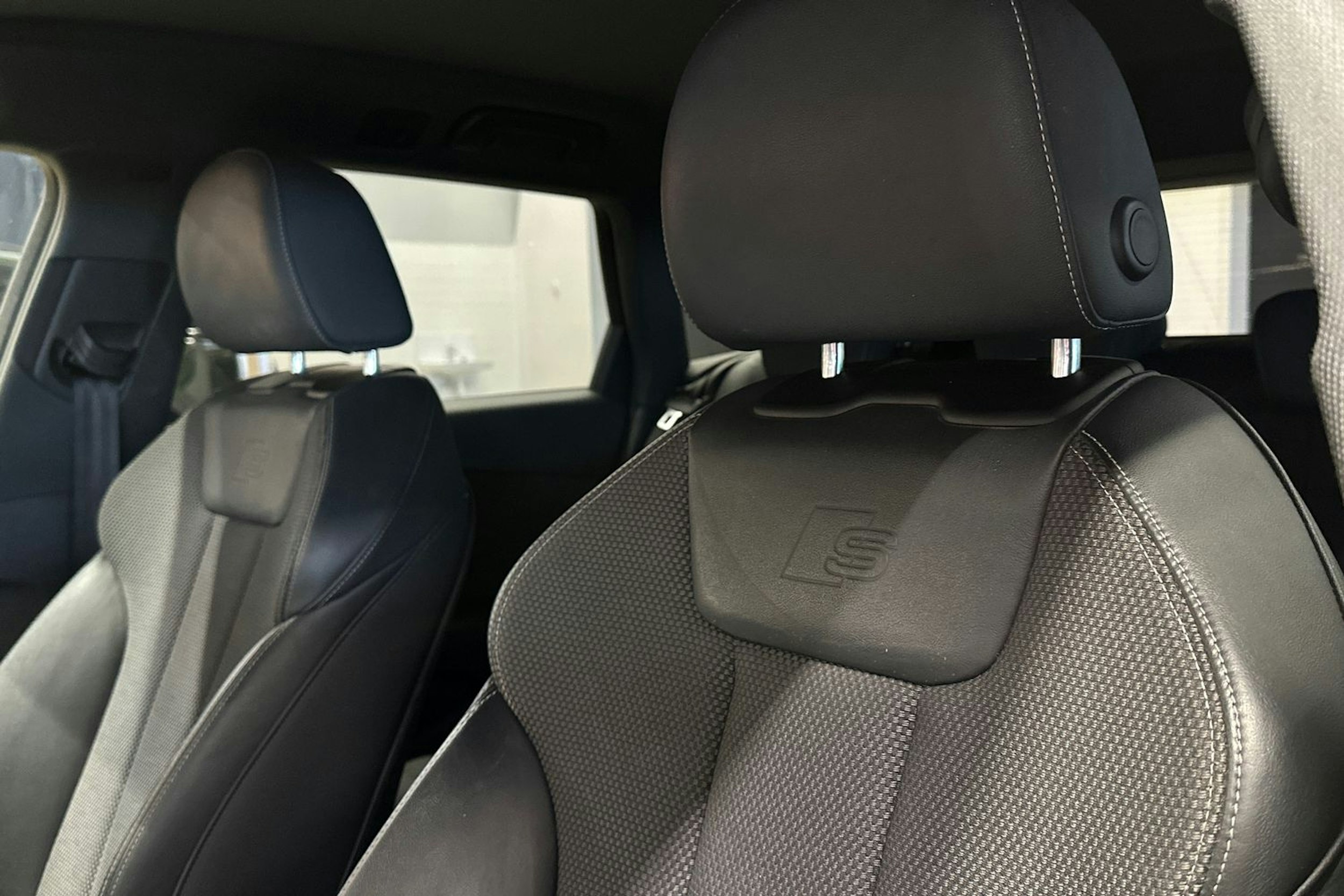 musta Audi A4 2021 kuva 16.