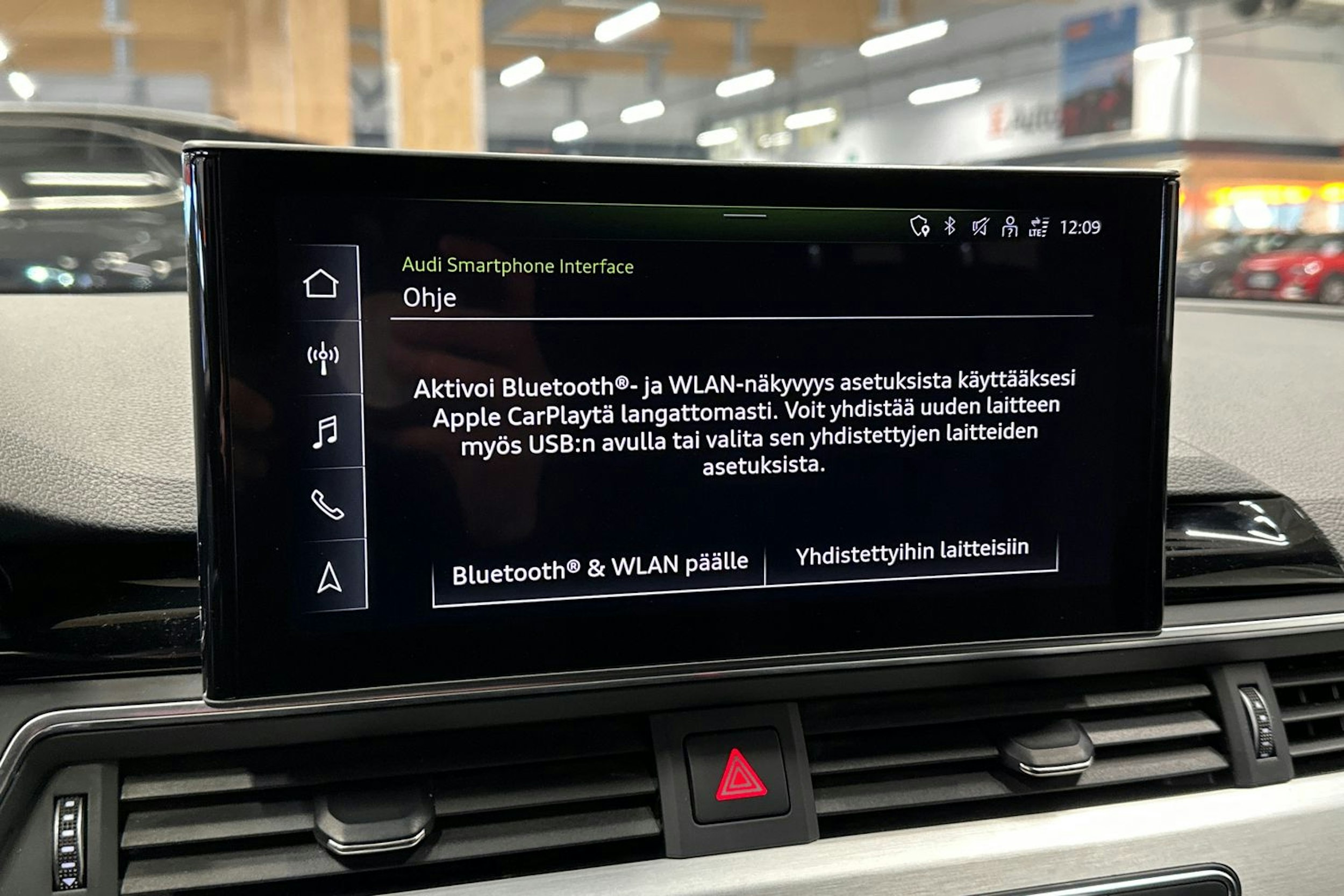 musta Audi A4 2021 kuva 20.