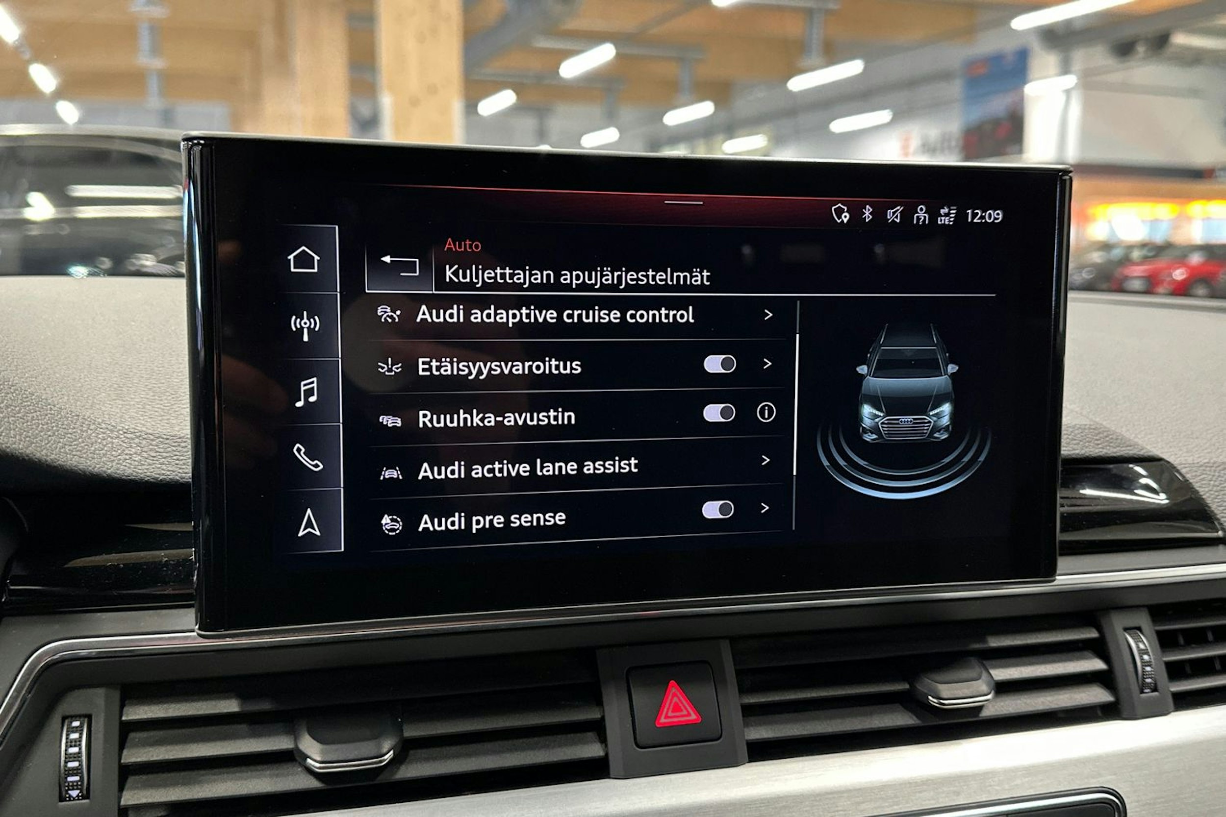 musta Audi A4 2021 kuva 21.