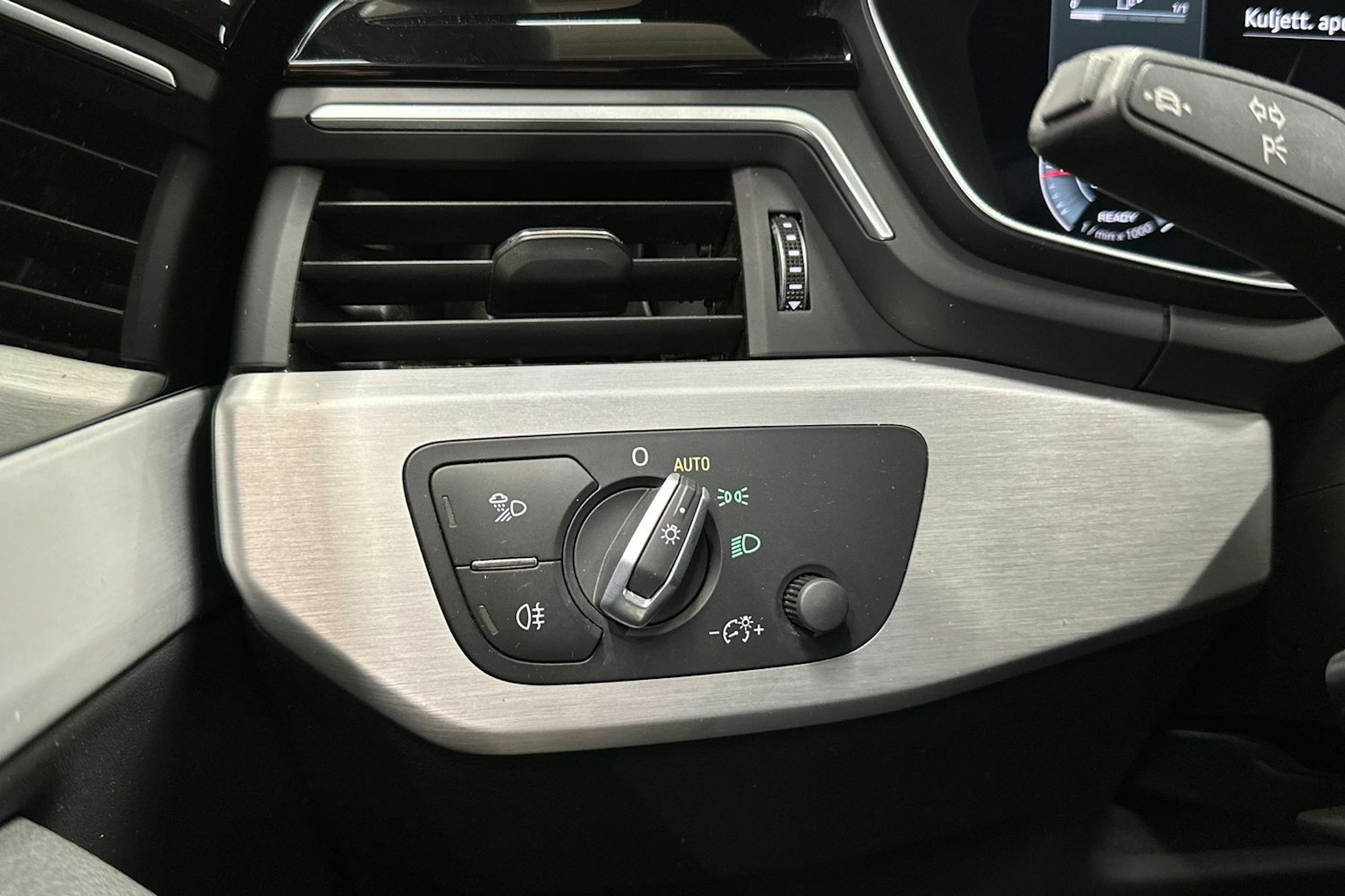 musta Audi A4 2021 kuva 29.