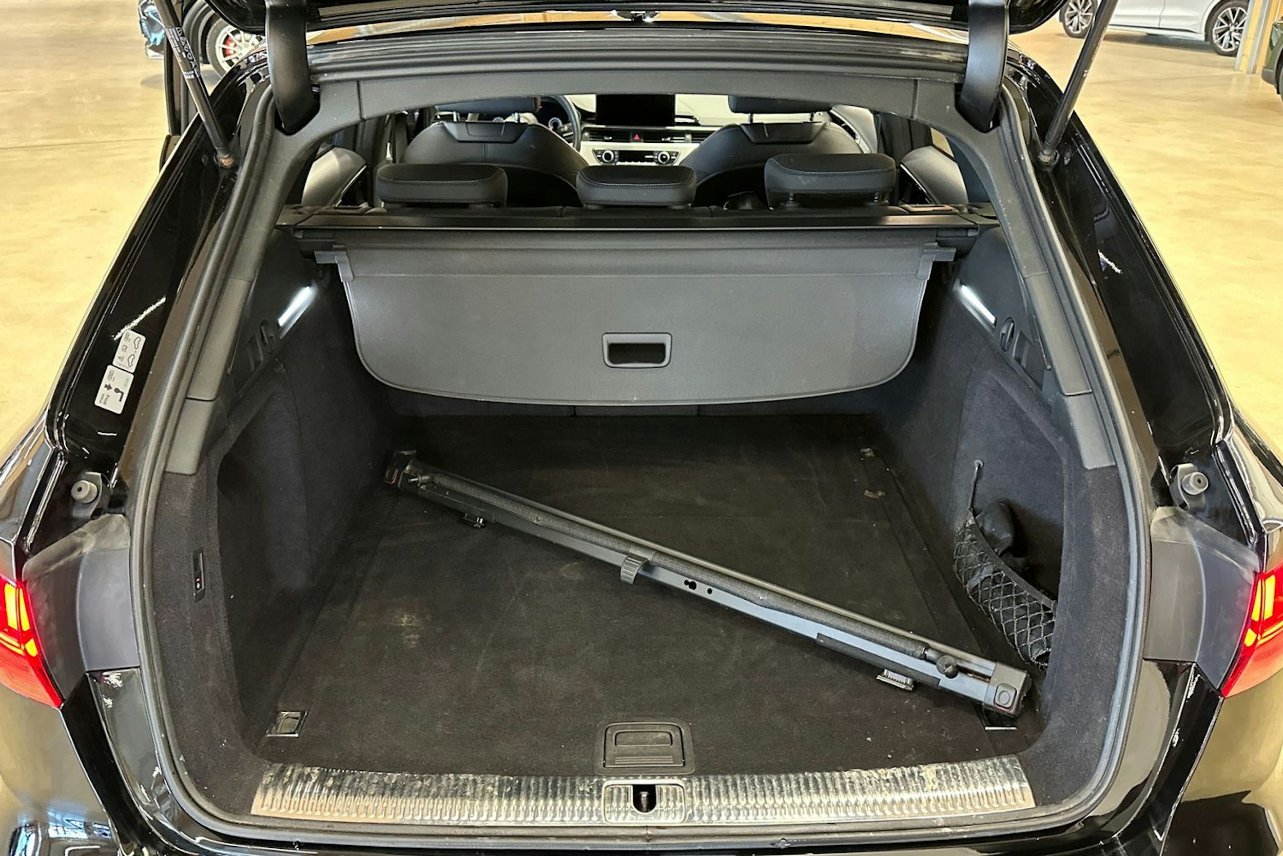musta Audi A4 2021 kuva 31.
