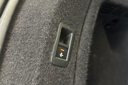 musta Audi A4 2021 kuva 32.