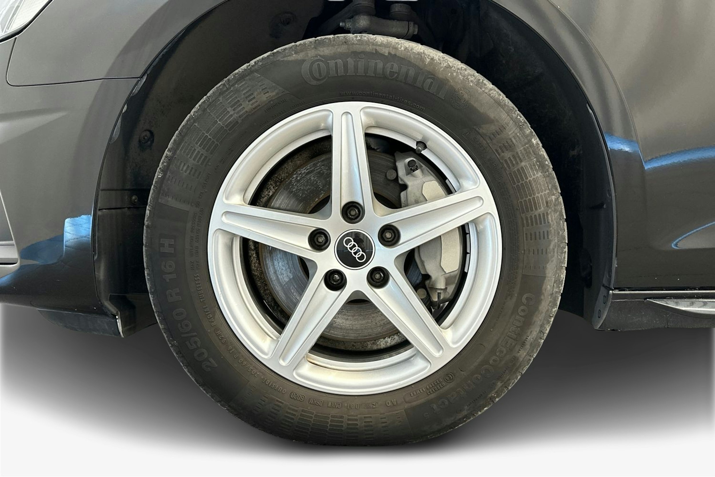 musta Audi A4 2021 kuva 11.