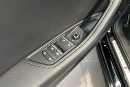 musta Audi A4 2021 kuva 18.