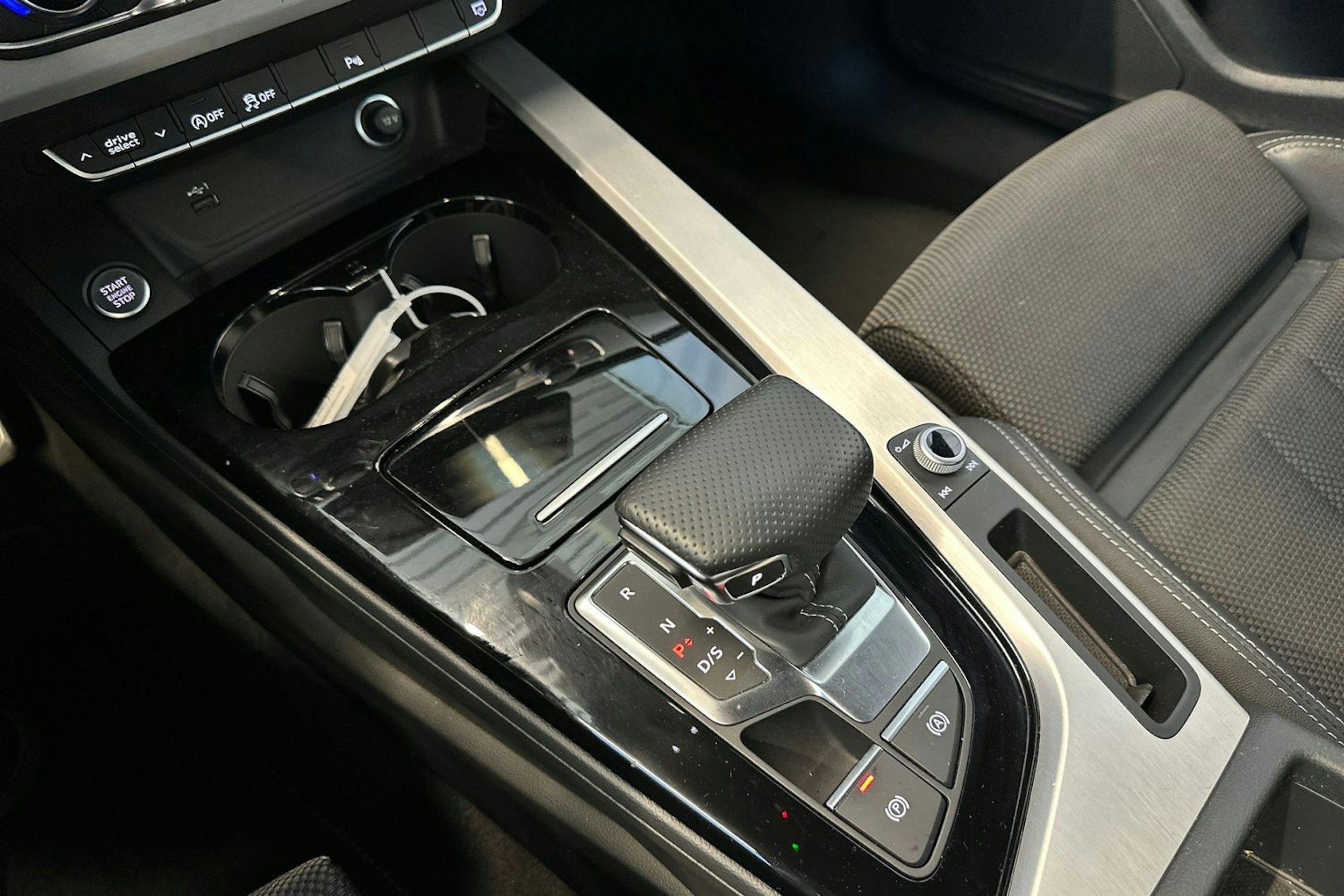 musta Audi A4 2021 kuva 24.