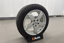valkoinen Audi A4 2021 kuva 13.