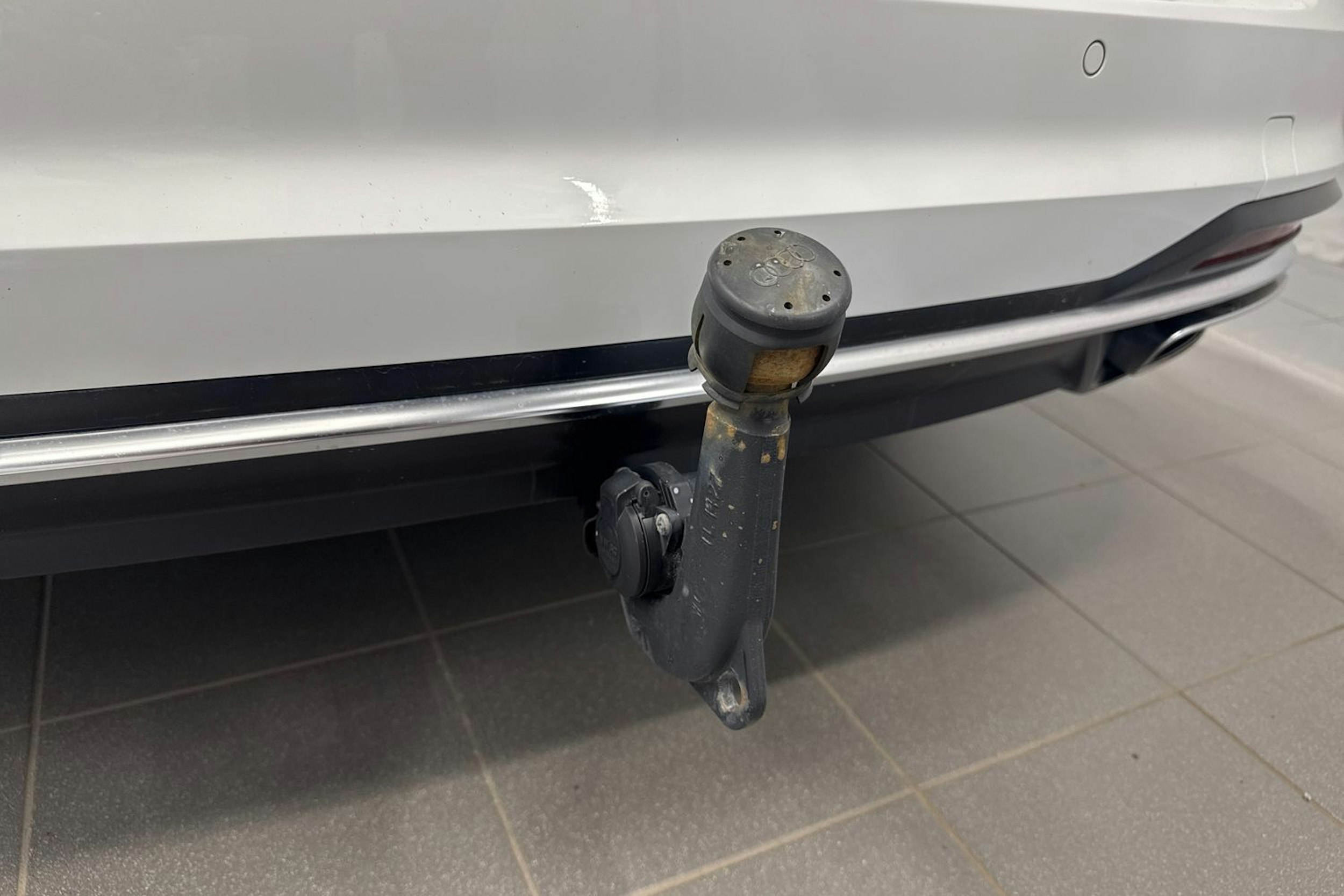 valkoinen Audi A4 2021 kuva 16.