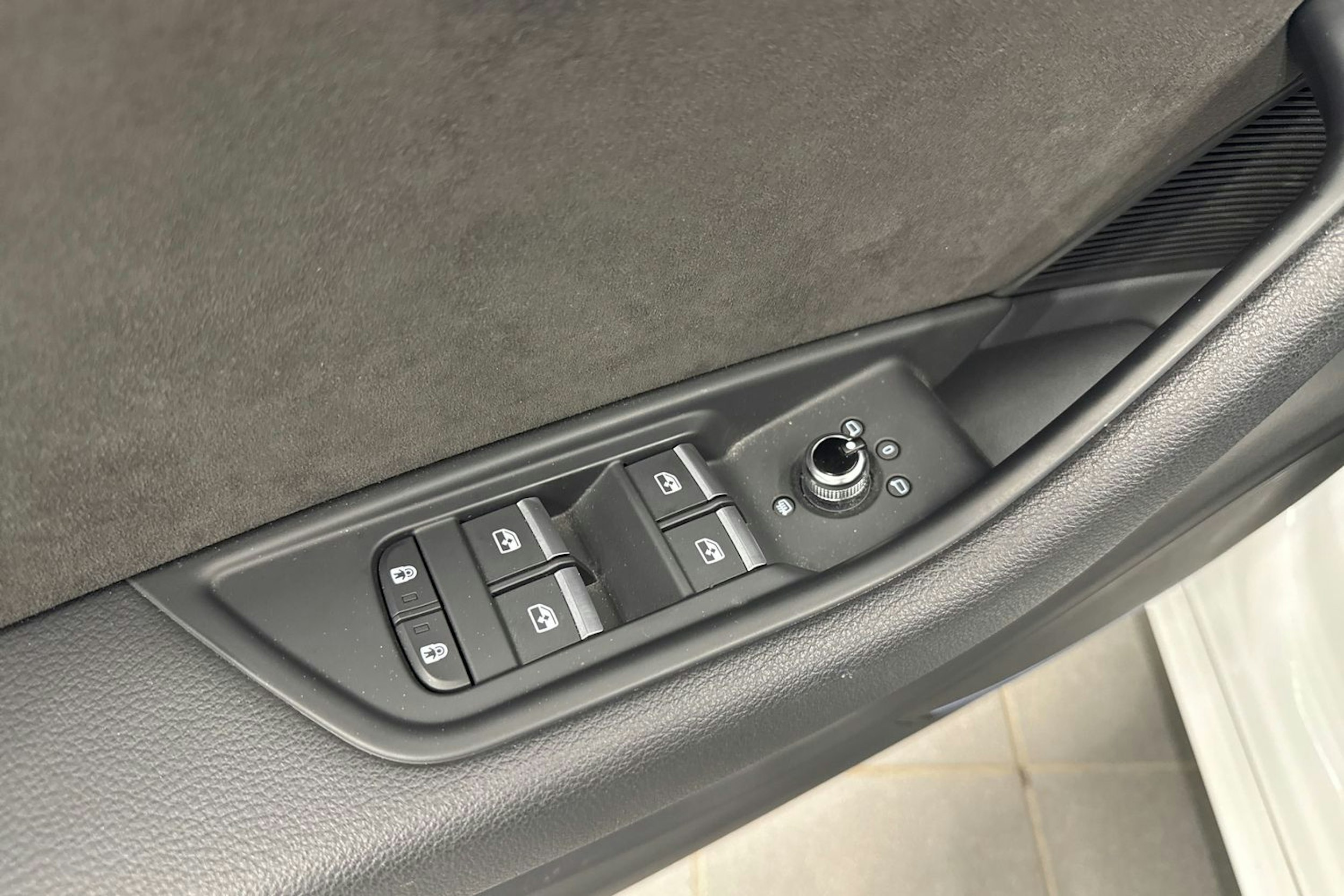 valkoinen Audi A4 2021 kuva 19.
