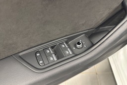 valkoinen Audi A4 2021 kuva 19.