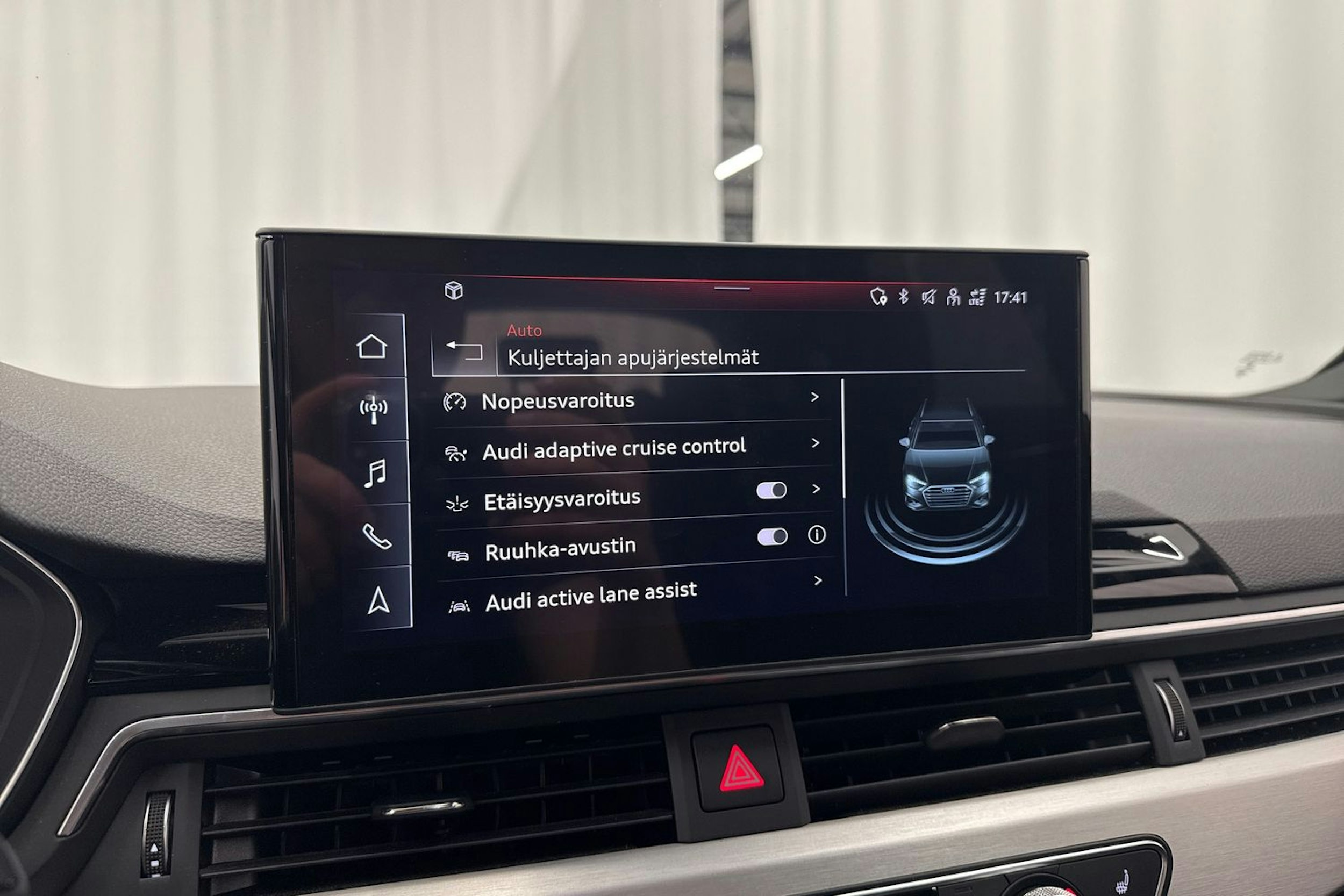 valkoinen Audi A4 2021 kuva 27.