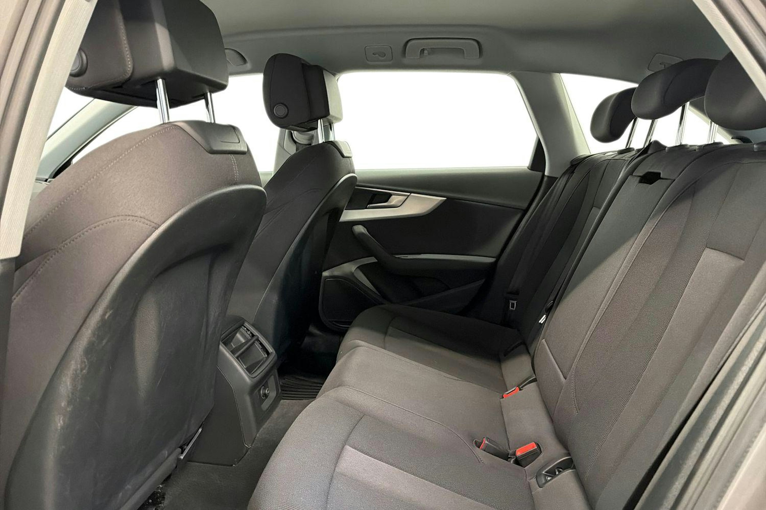 ruskea (beige) Audi A4 2021 kuva 10.