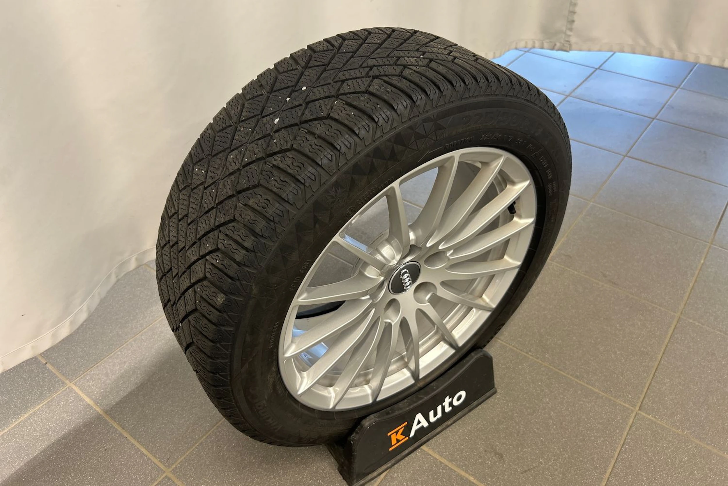 vihreä Audi A4 2021 kuva 16.