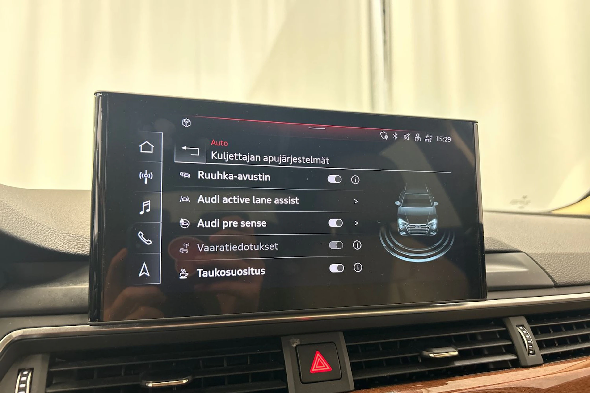 vihreä Audi A4 2021 kuva 23.