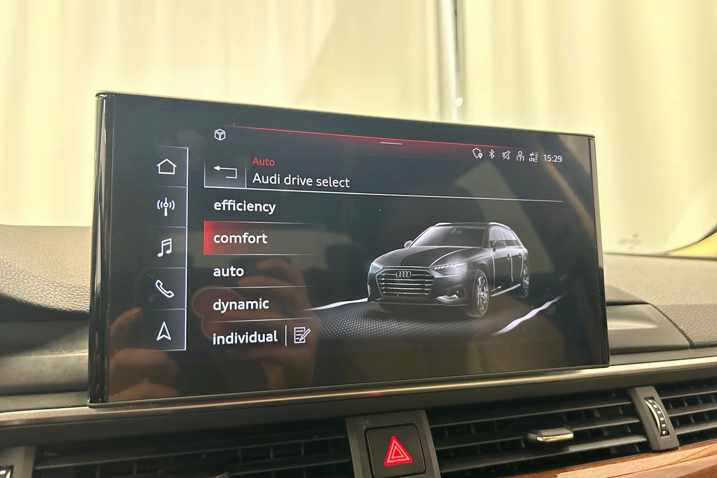 vihreä Audi A4 2021 kuva 24.