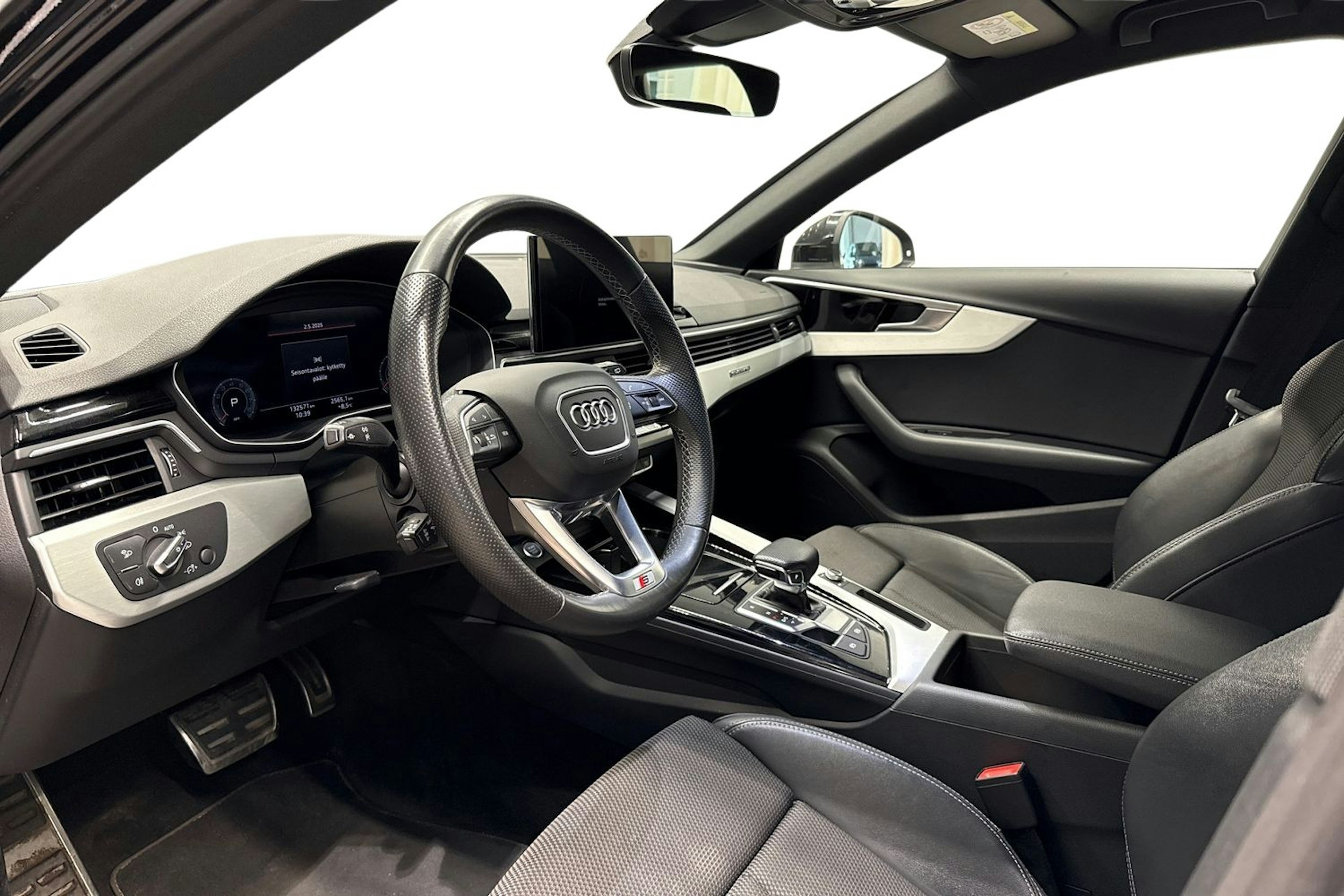 musta Audi A4 2021 kuva 7.