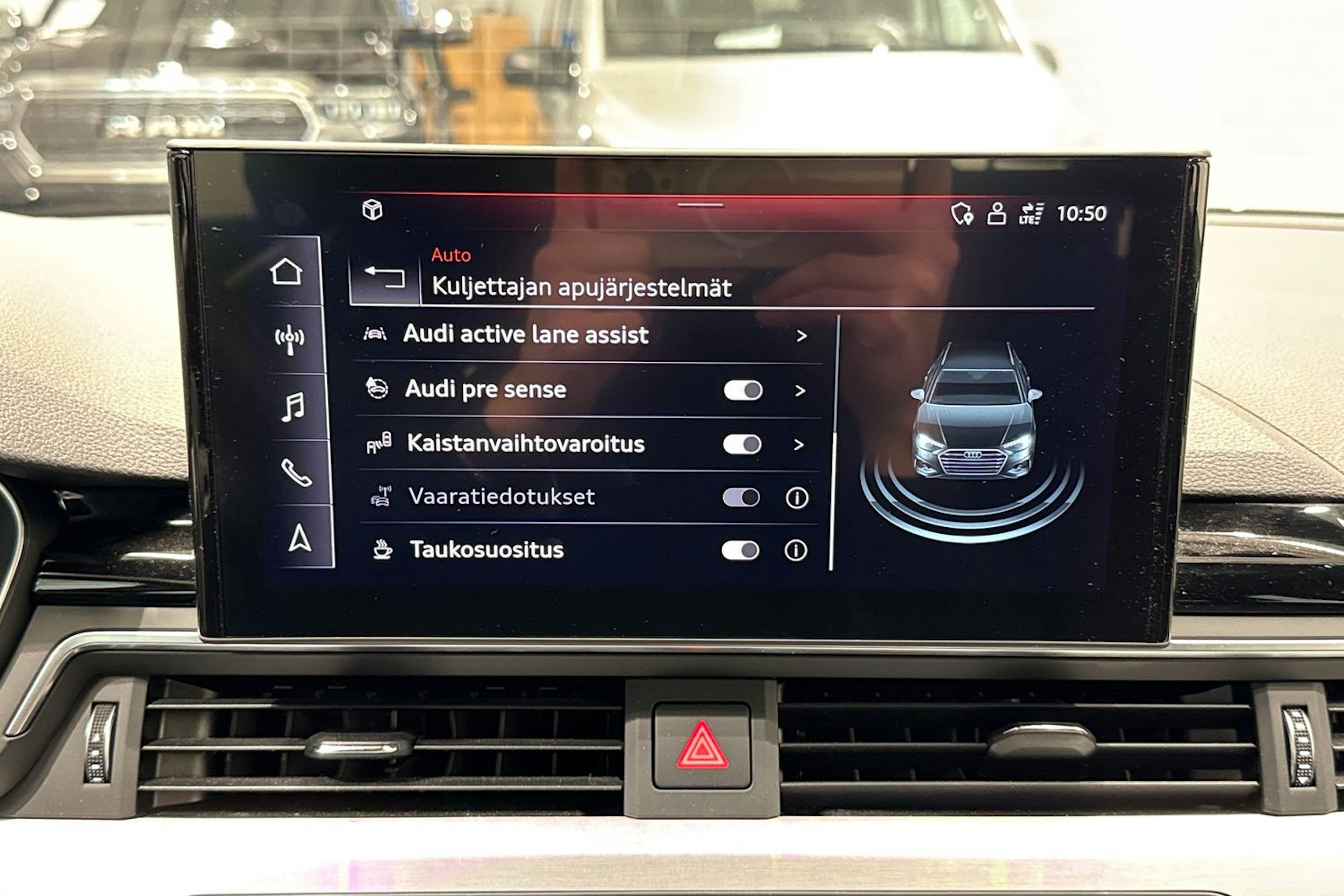 musta Audi A4 2021 kuva 30.