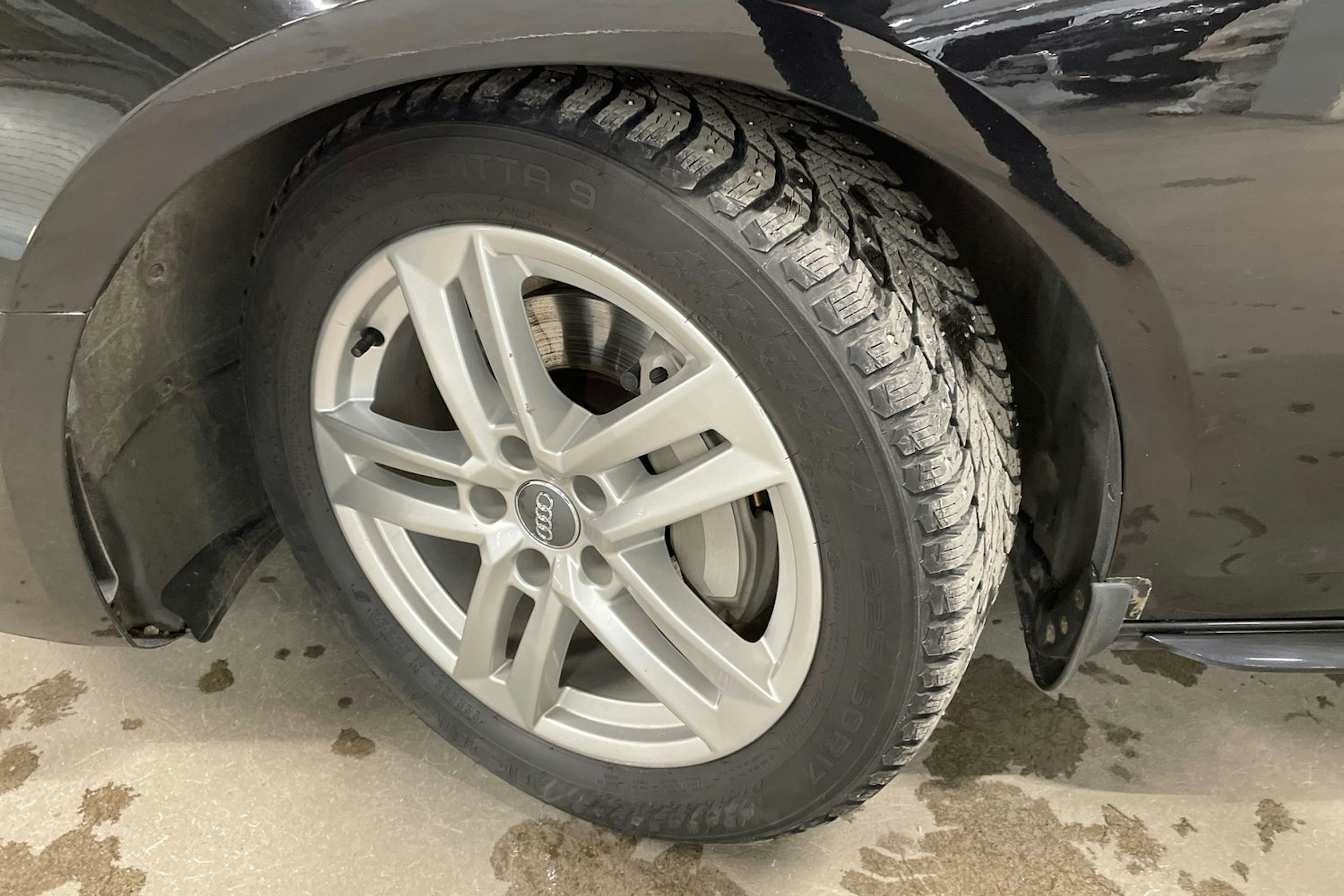 musta Audi A4 2021 kuva 10.