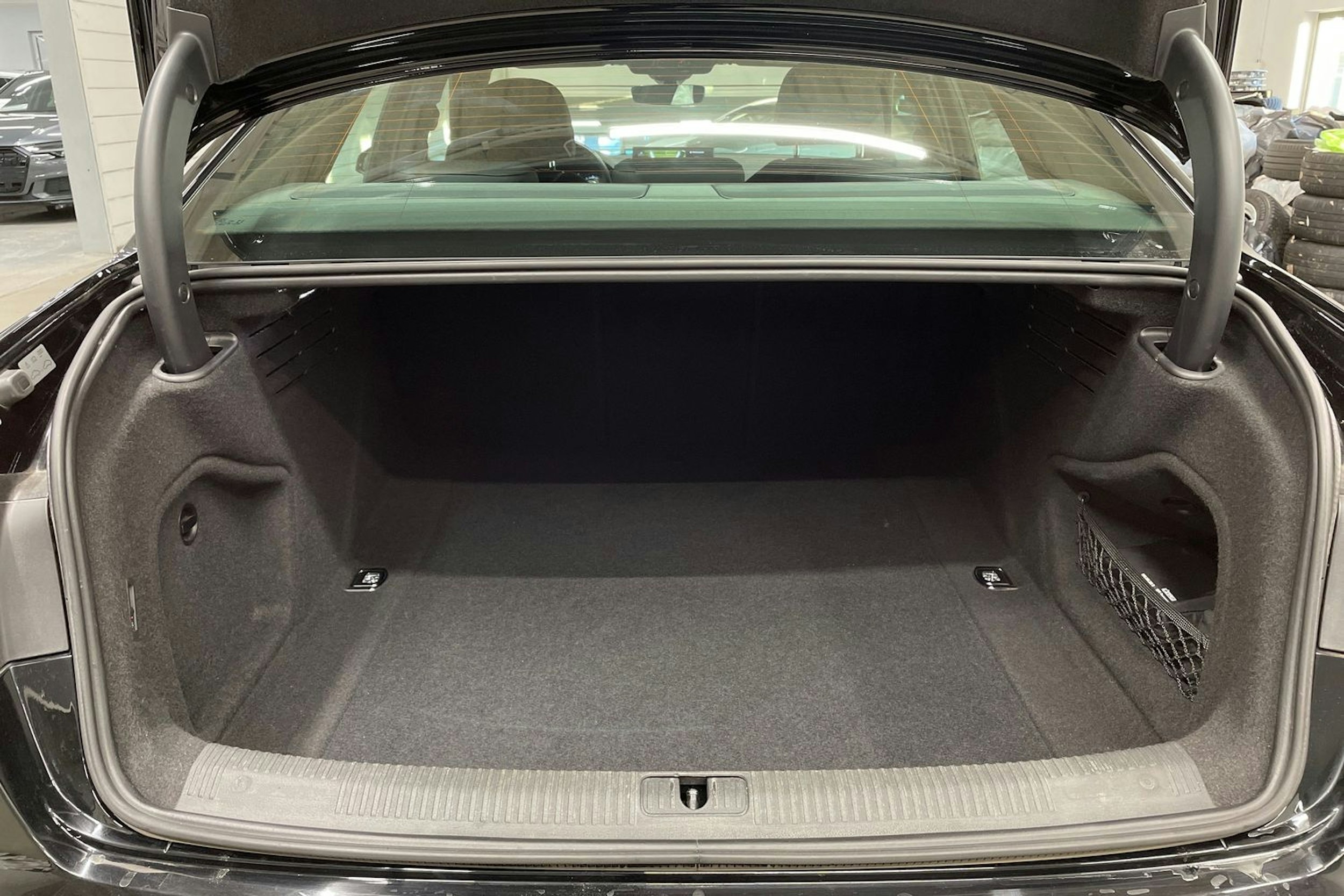 musta Audi A4 2021 kuva 11.