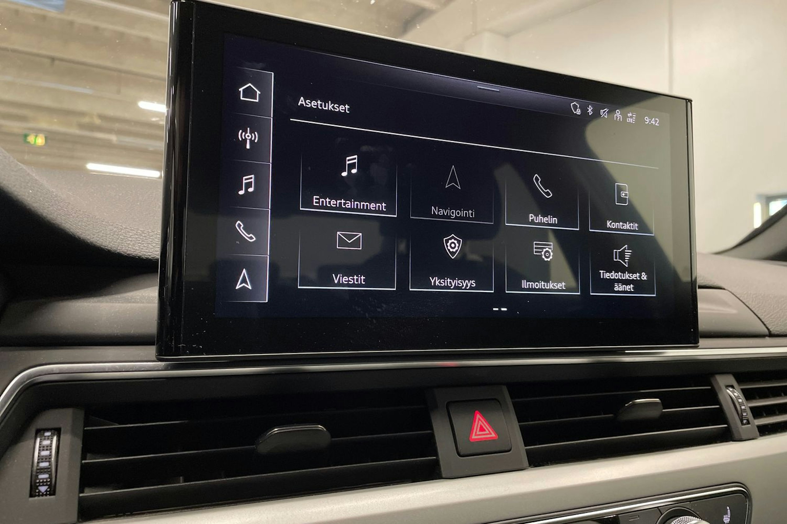 musta Audi A4 2021 kuva 16.