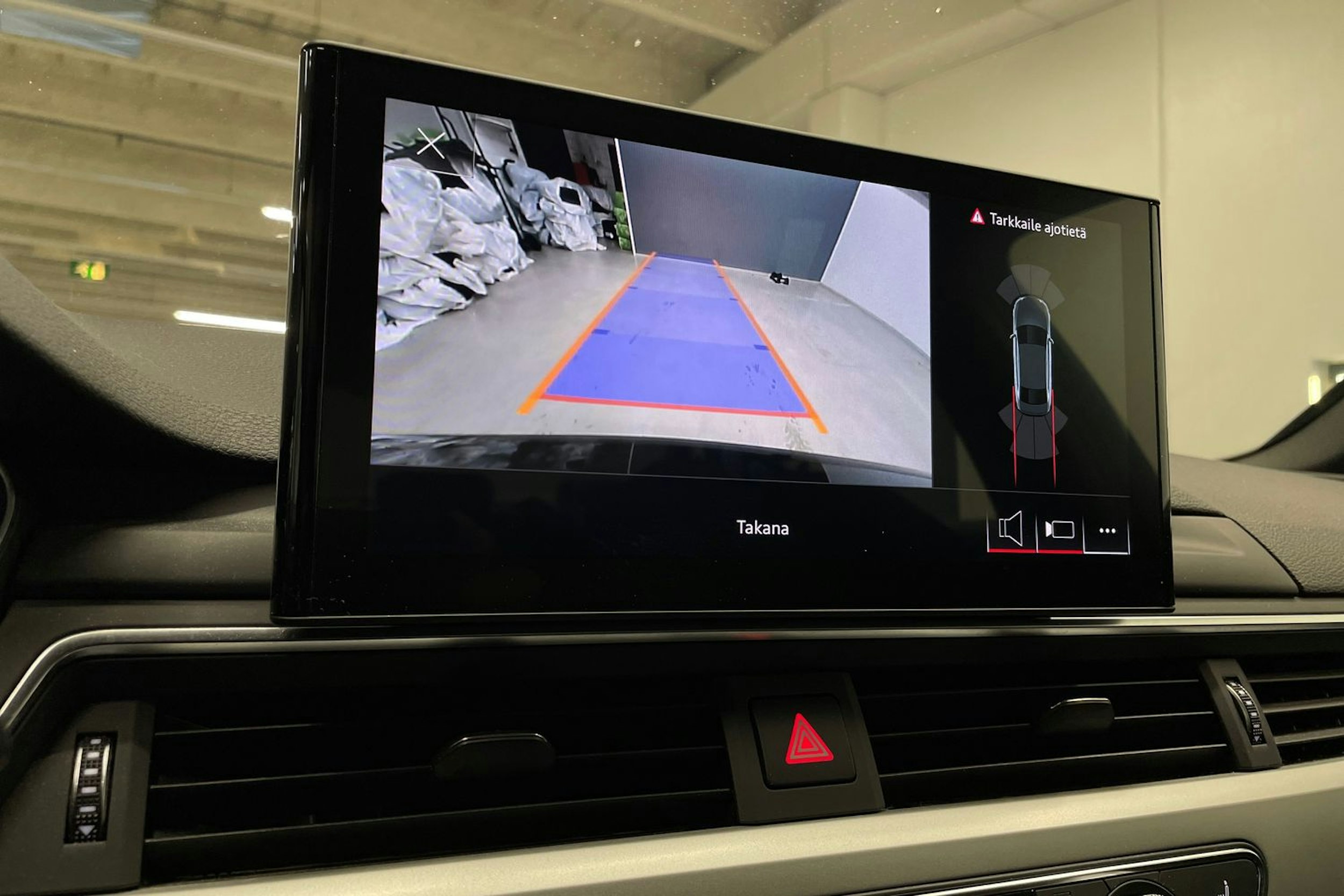 musta Audi A4 2021 kuva 18.