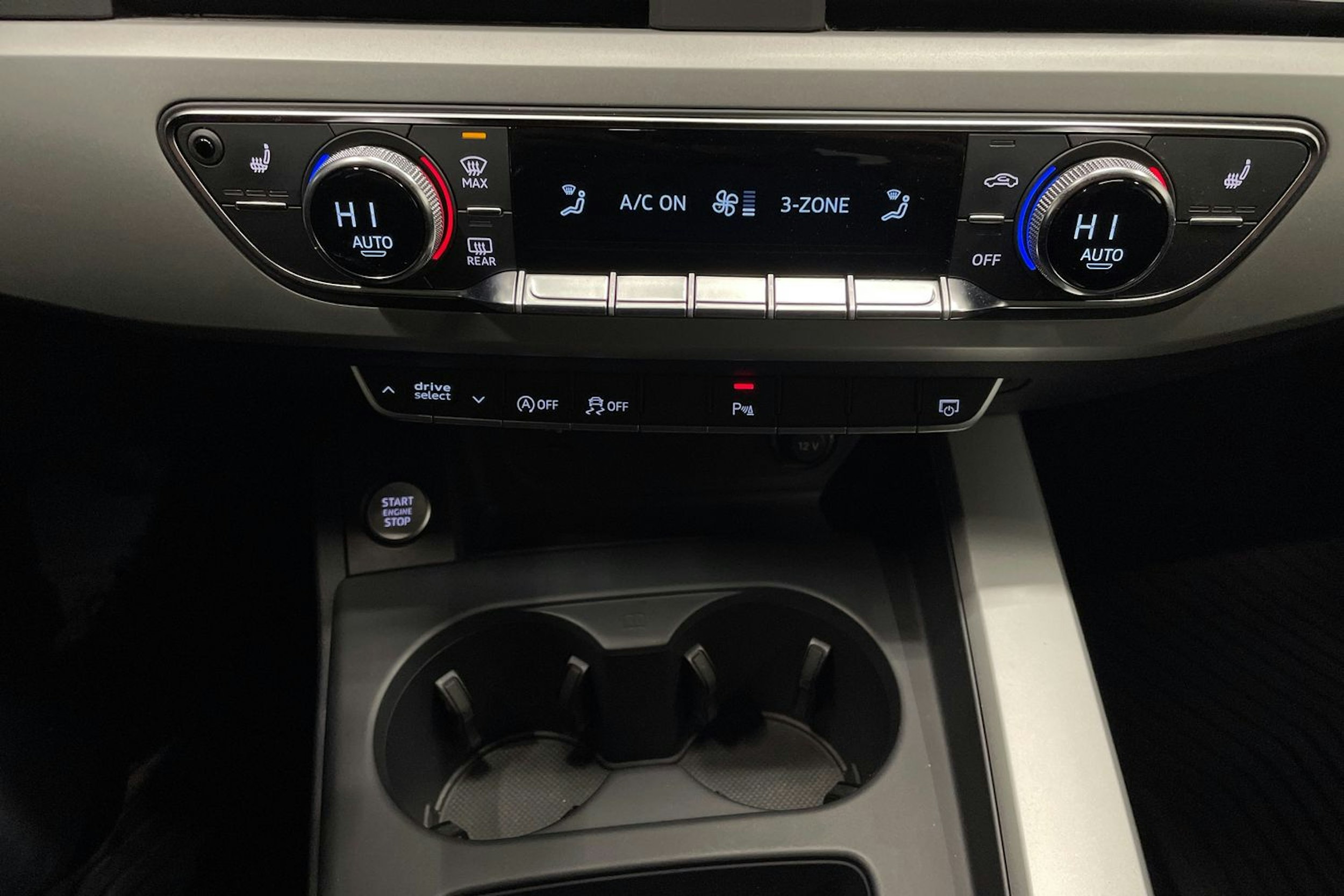 musta Audi A4 2021 kuva 19.