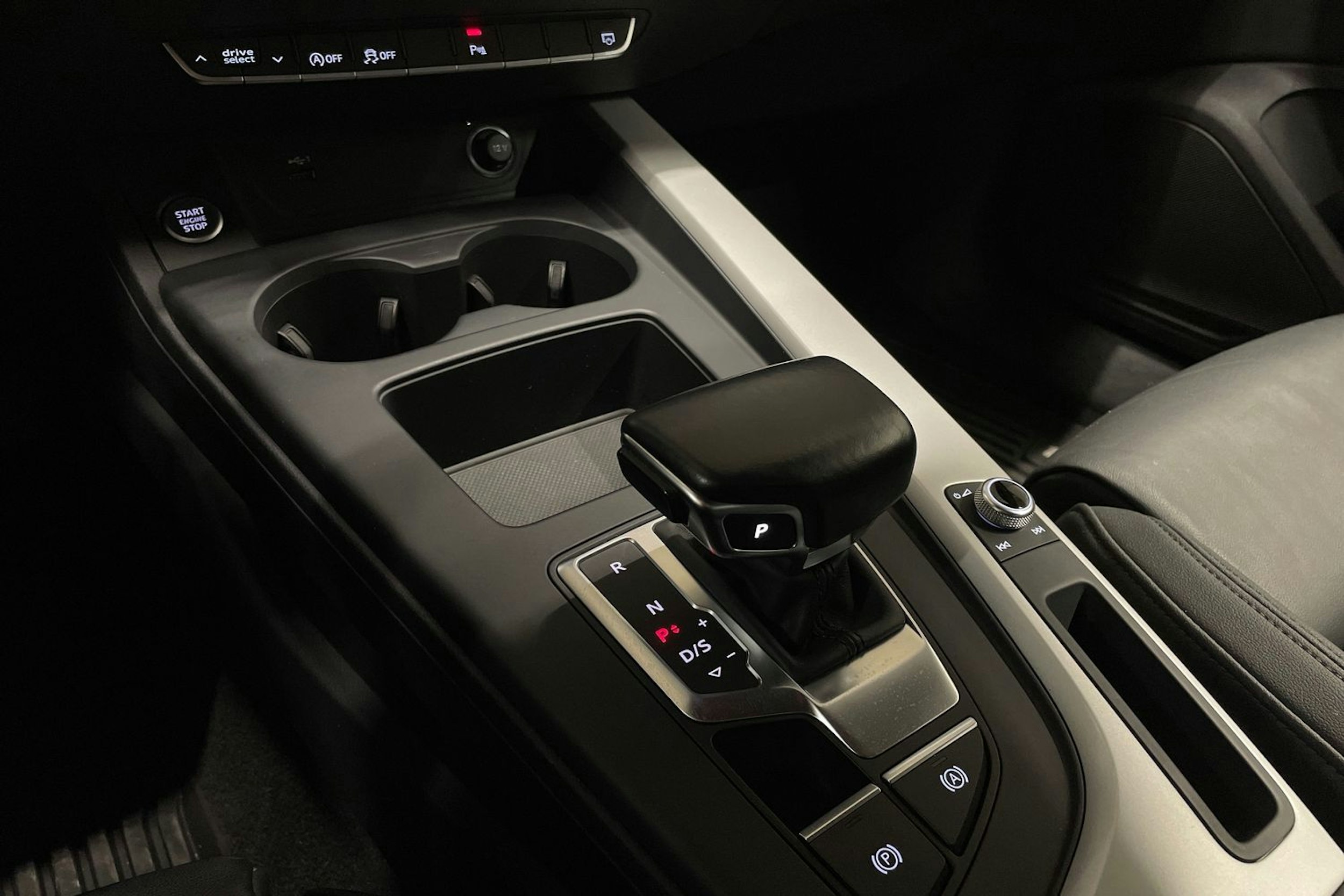 musta Audi A4 2021 kuva 20.