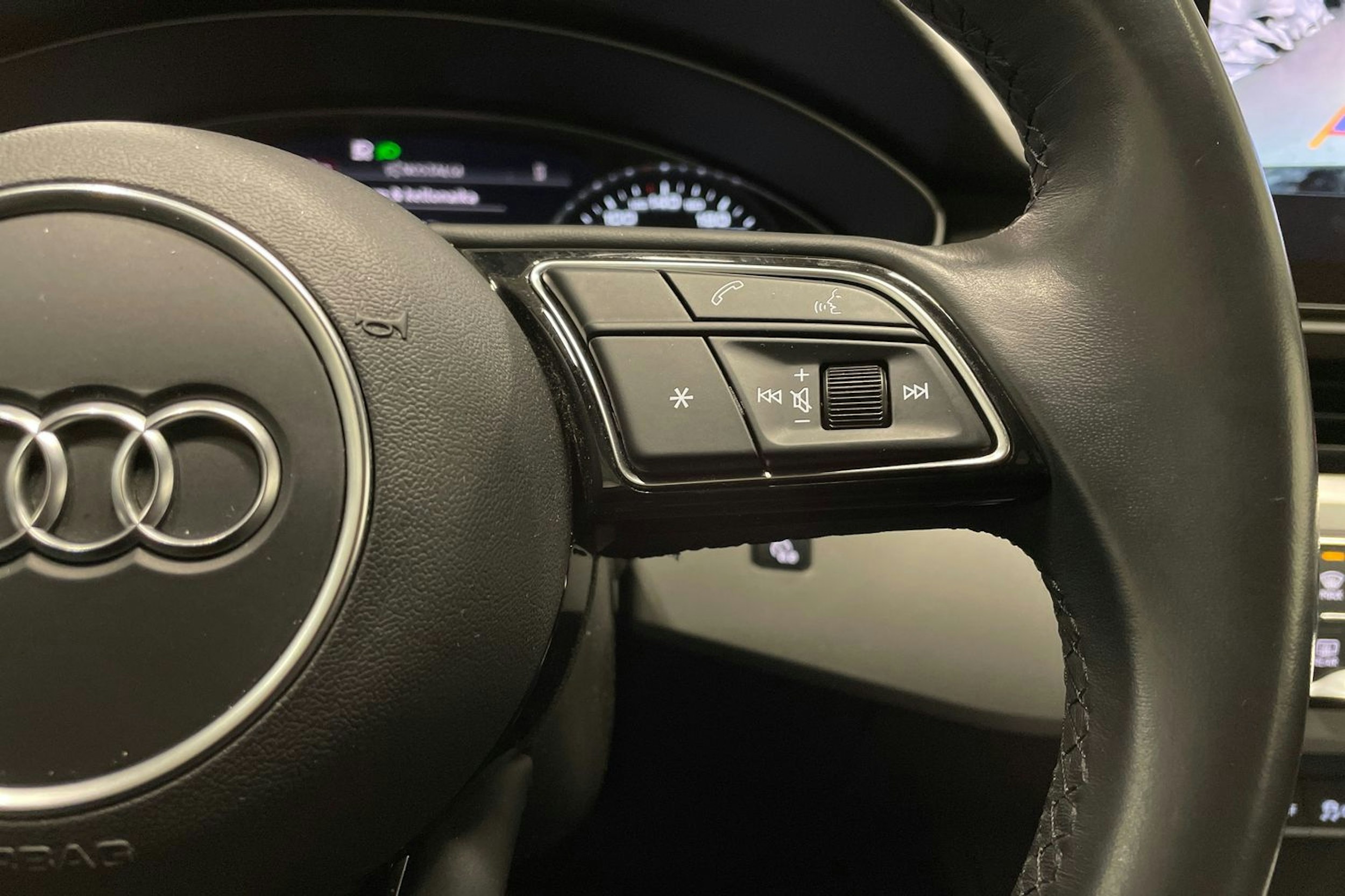 musta Audi A4 2021 kuva 23.