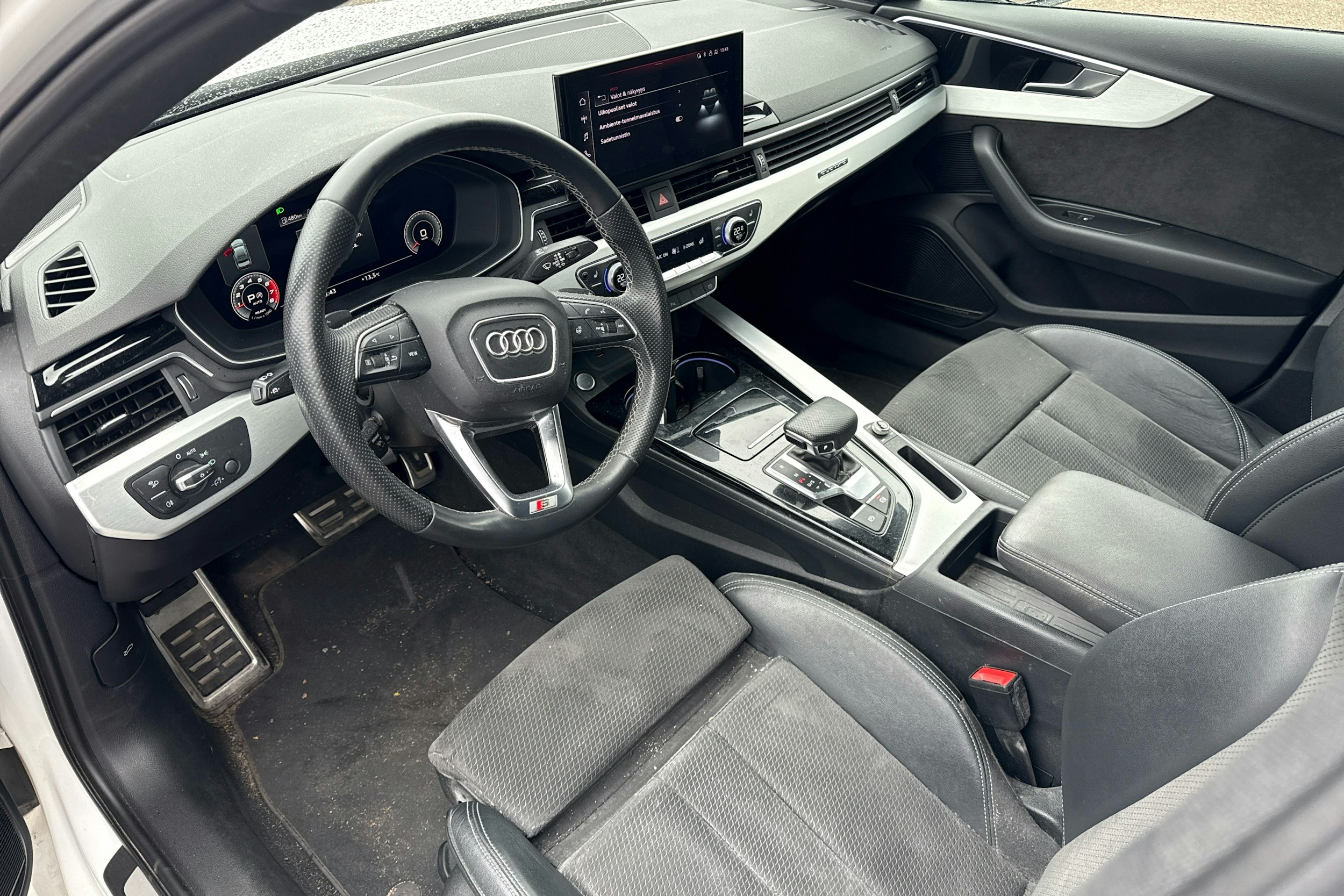 valkoinen Audi A4 2021 kuva 3.