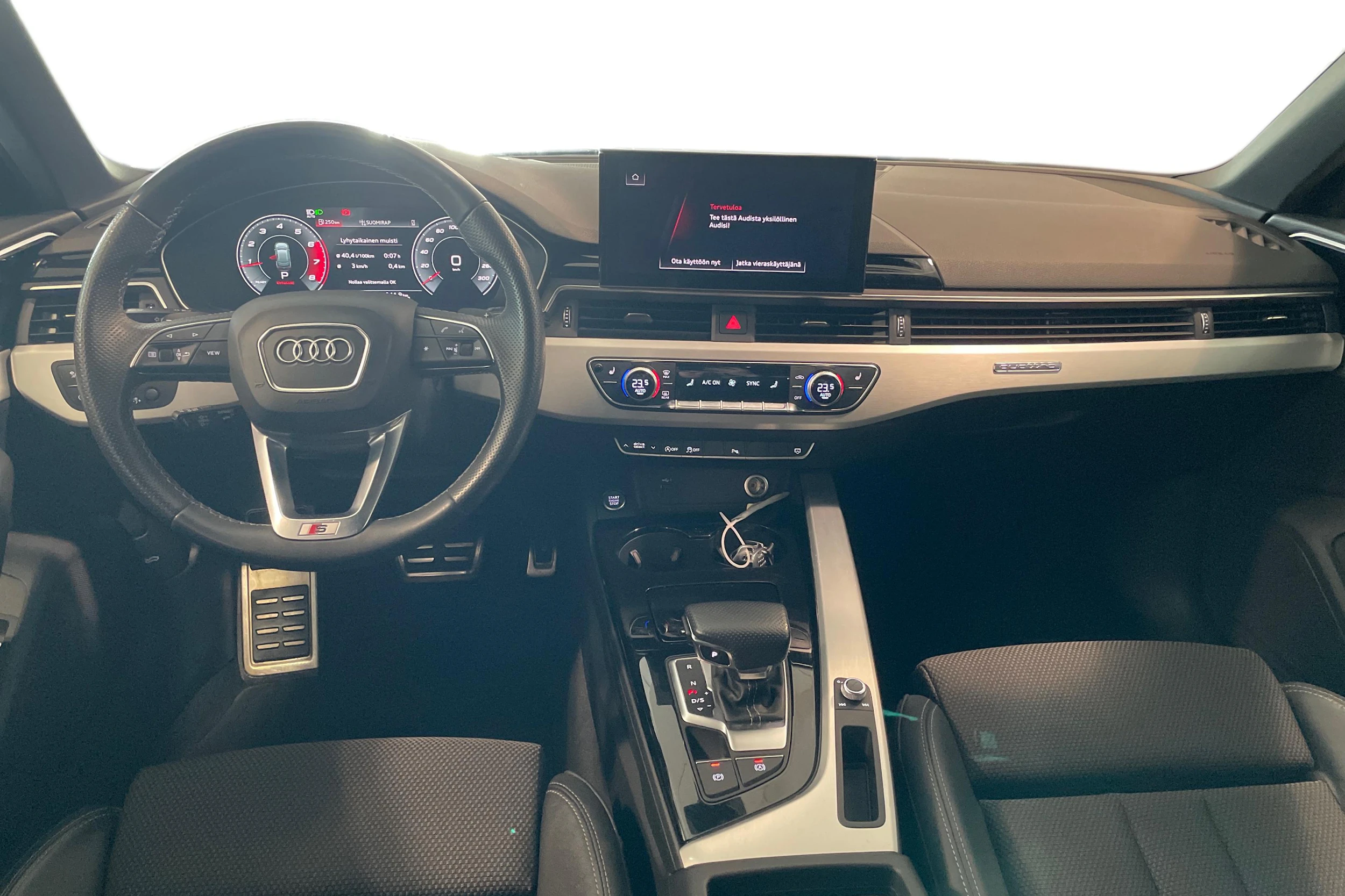 valkoinen Audi A4 2021 kuva 9.