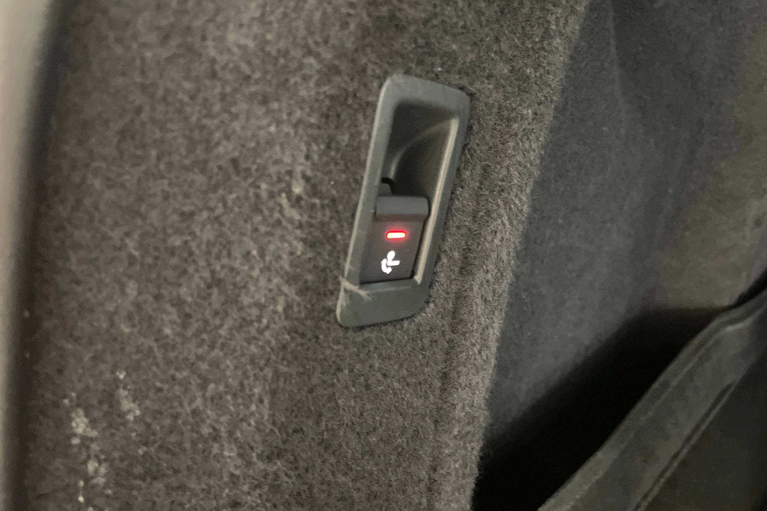 valkoinen Audi A4 2021 kuva 15.