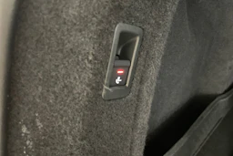 valkoinen Audi A4 2021 kuva 15.