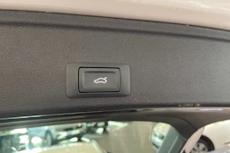 valkoinen Audi A4 2021 kuva 16.