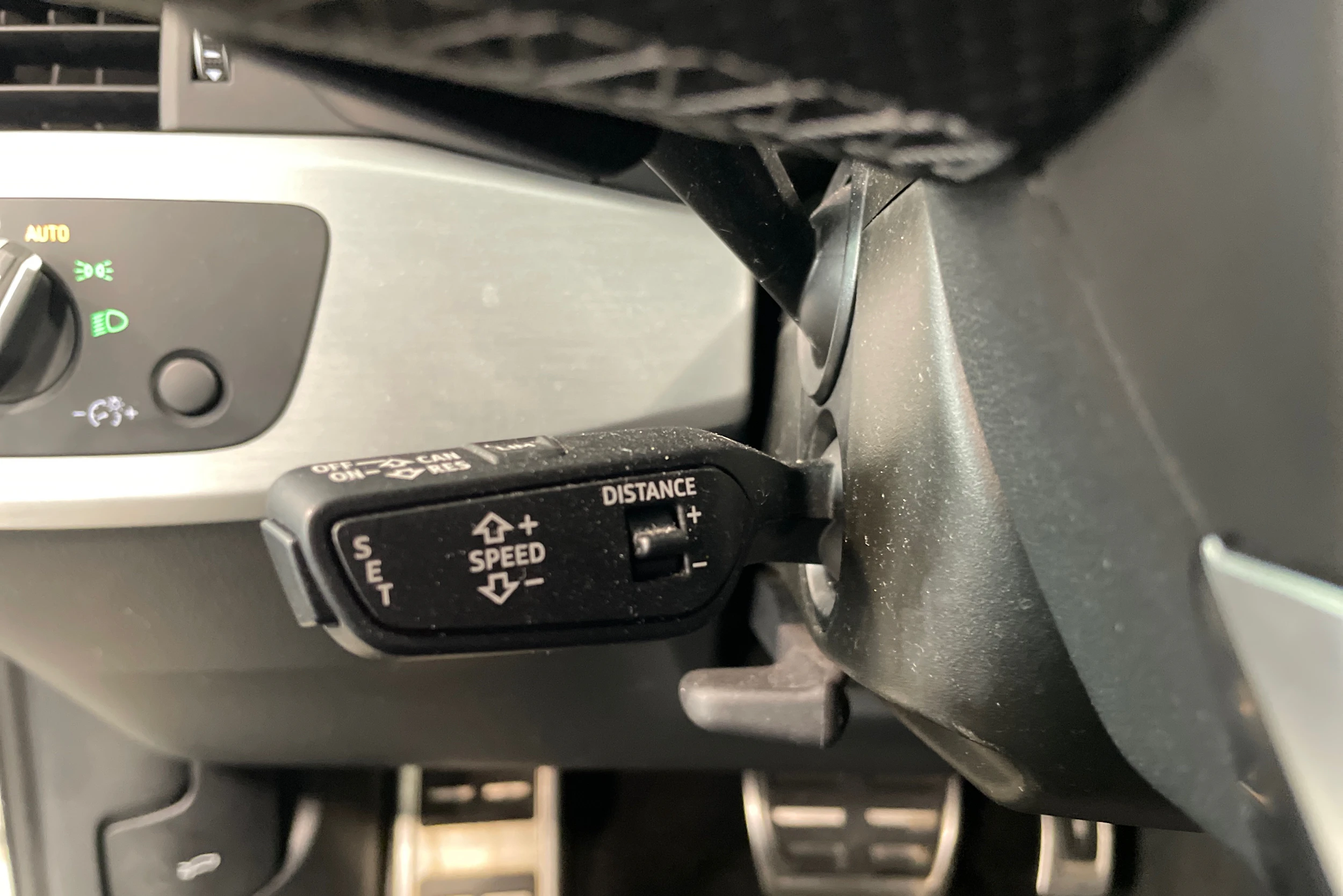 valkoinen Audi A4 2021 kuva 18.