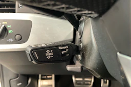 valkoinen Audi A4 2021 kuva 18.