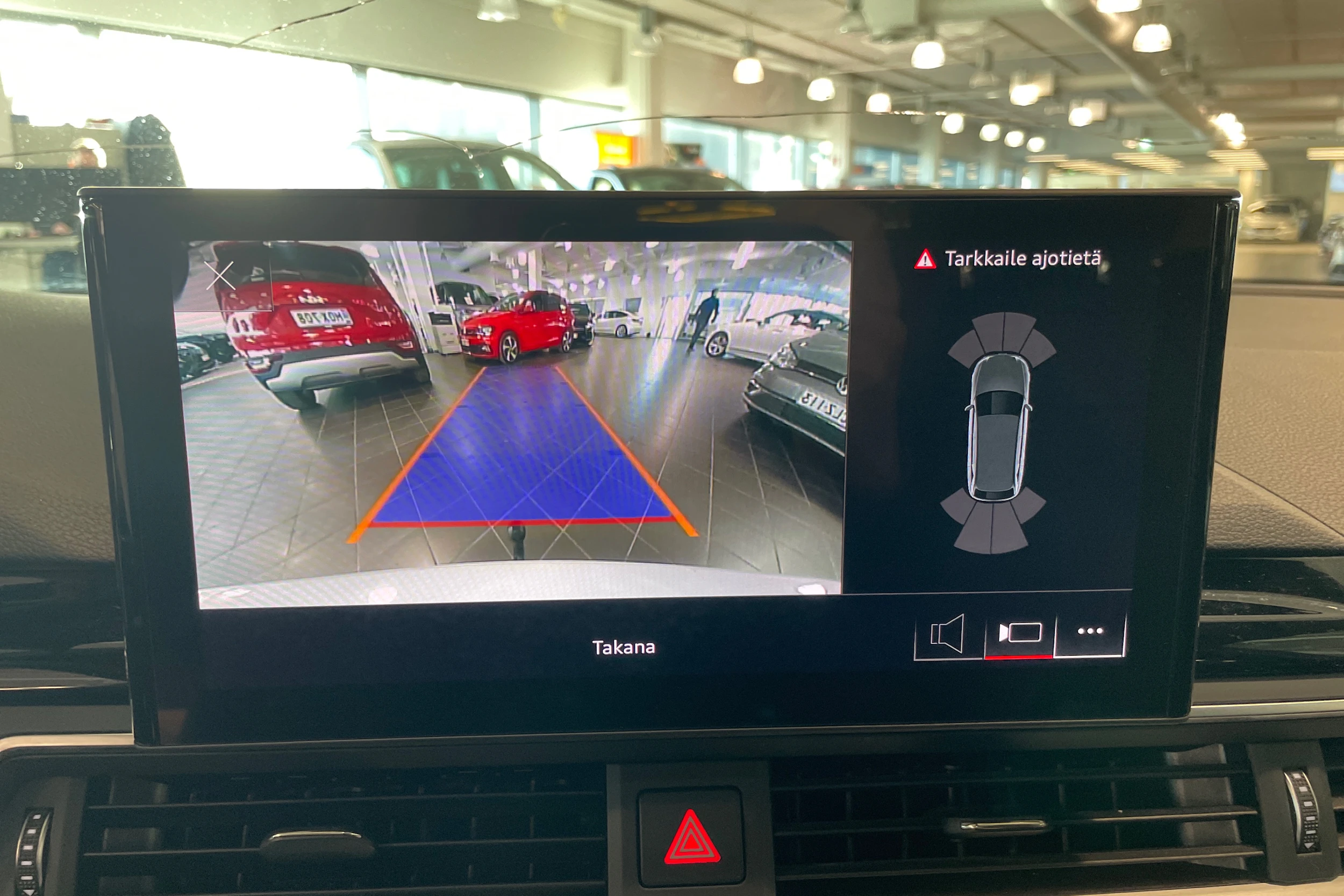 valkoinen Audi A4 2021 kuva 19.