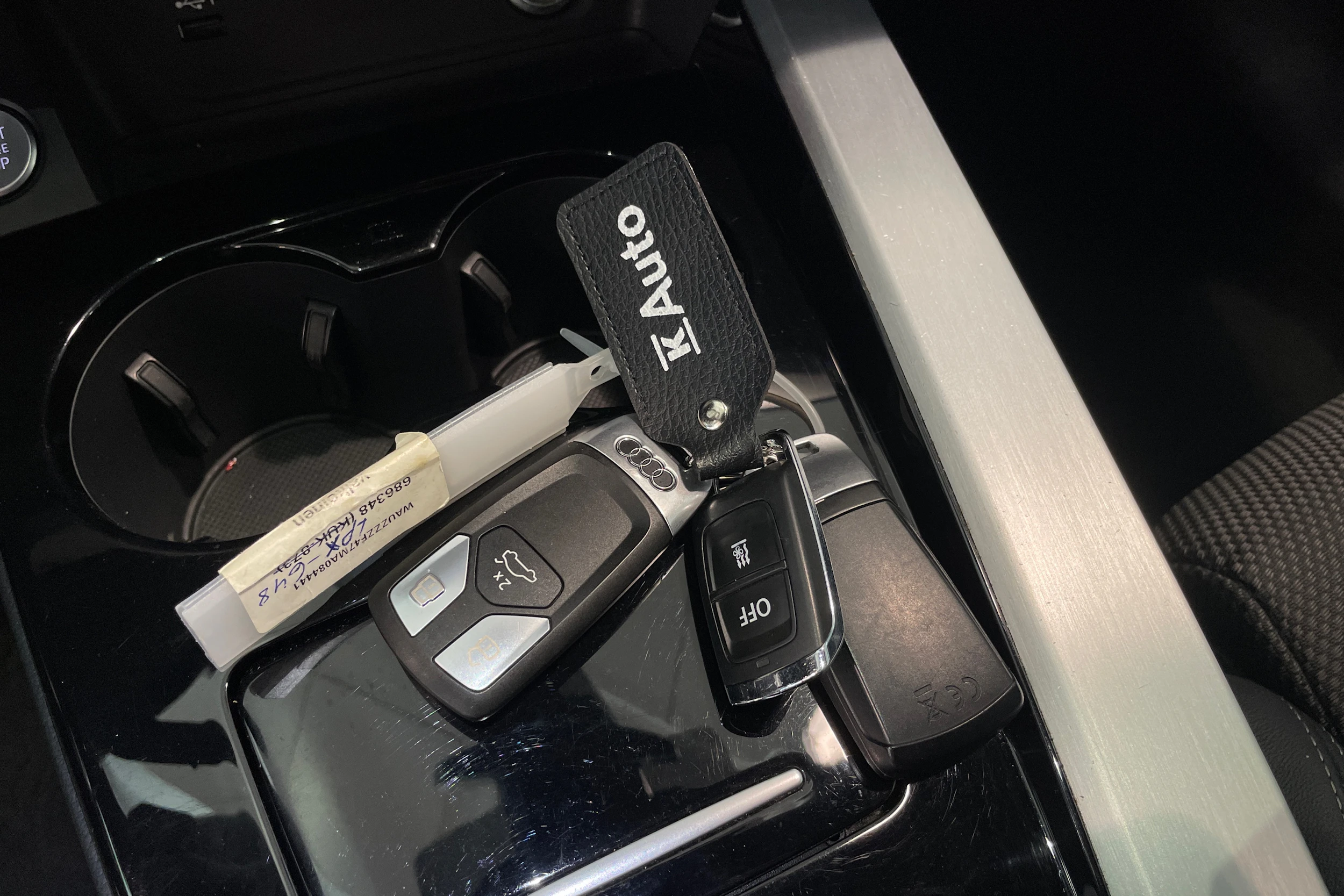 valkoinen Audi A4 2021 kuva 20.