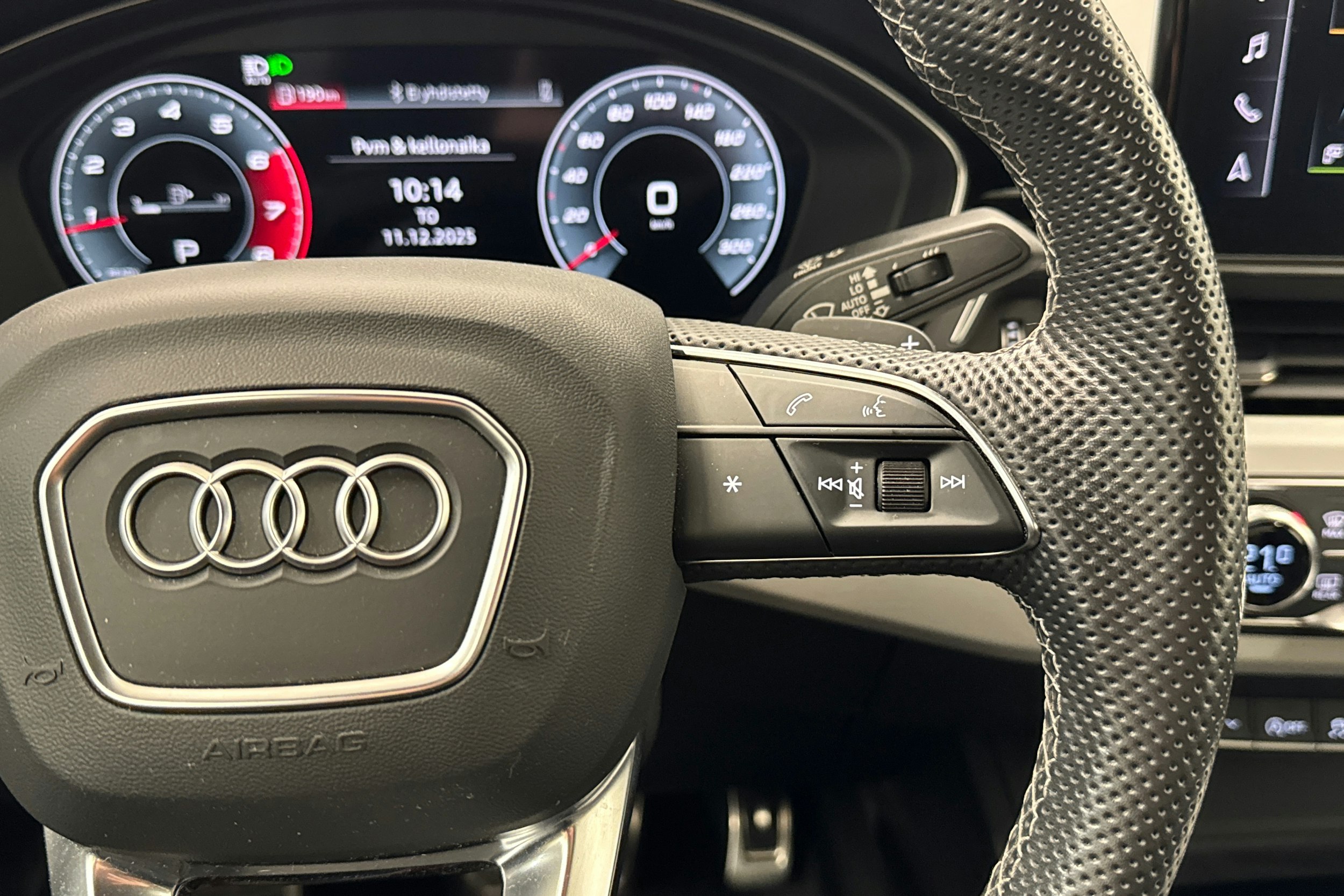 valkoinen Audi A4 2021 kuva 14.