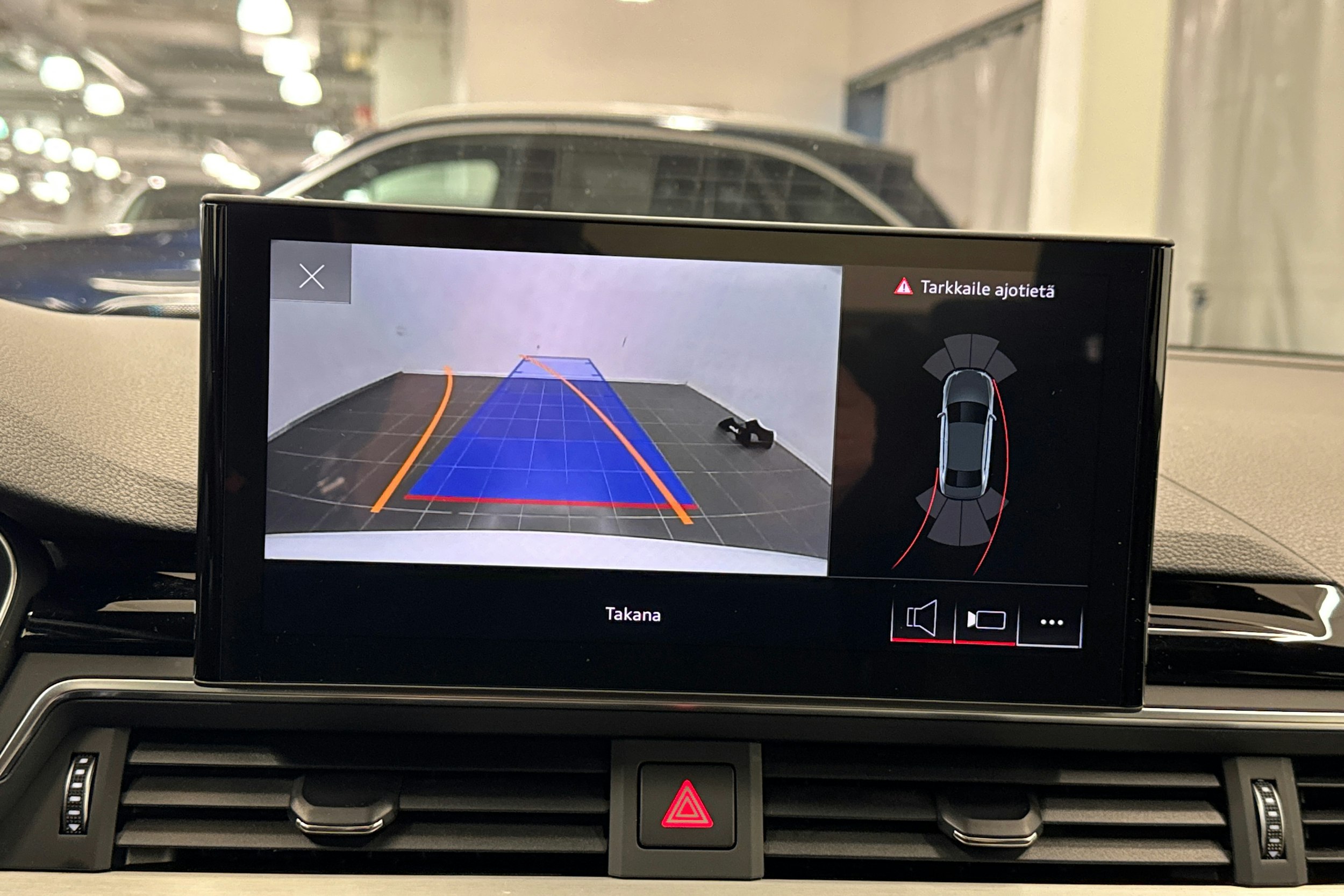 valkoinen Audi A4 2021 kuva 16.