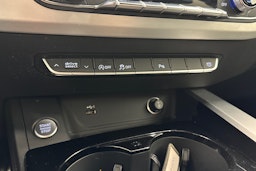 valkoinen Audi A4 2021 kuva 19.