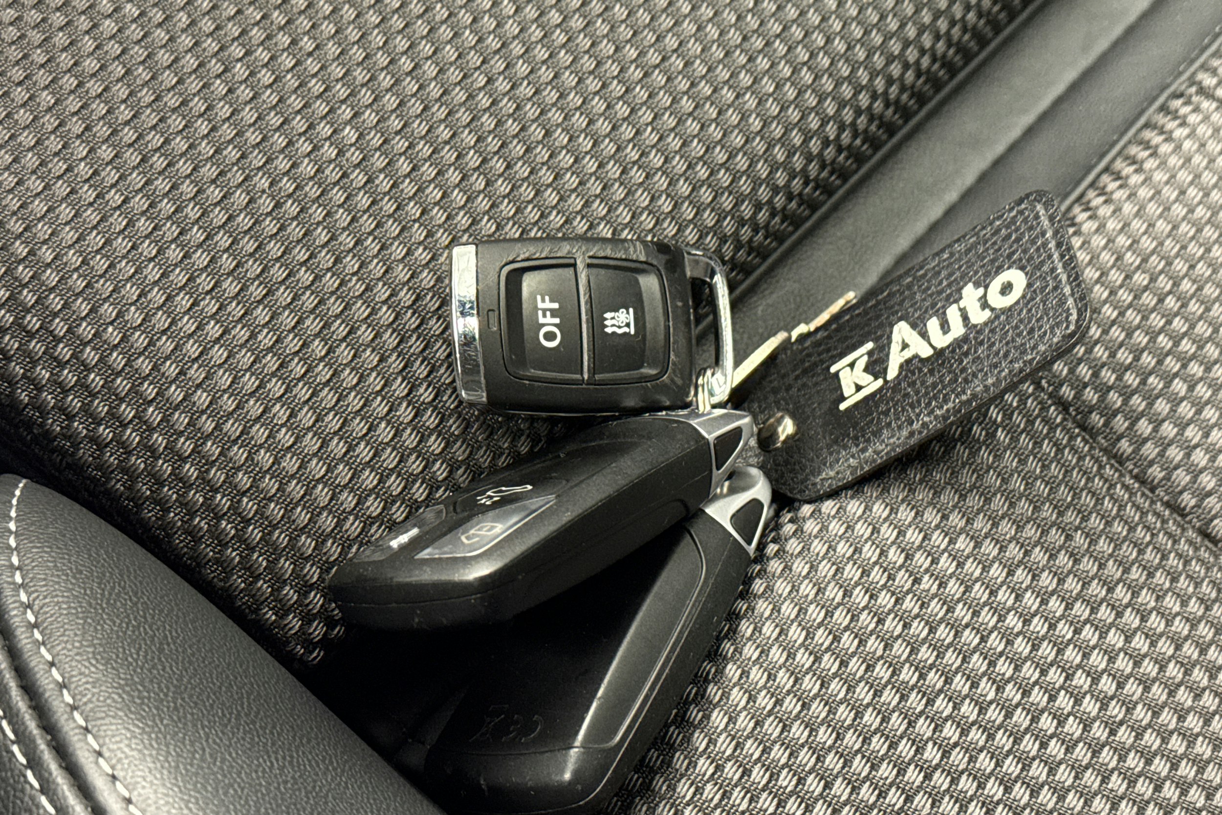 valkoinen Audi A4 2021 kuva 21.